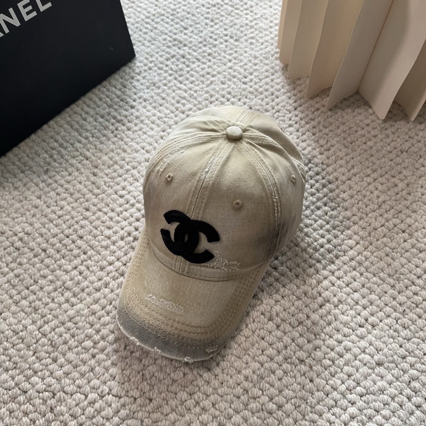 샤넬(CHANEL) 로고 볼캡 모자