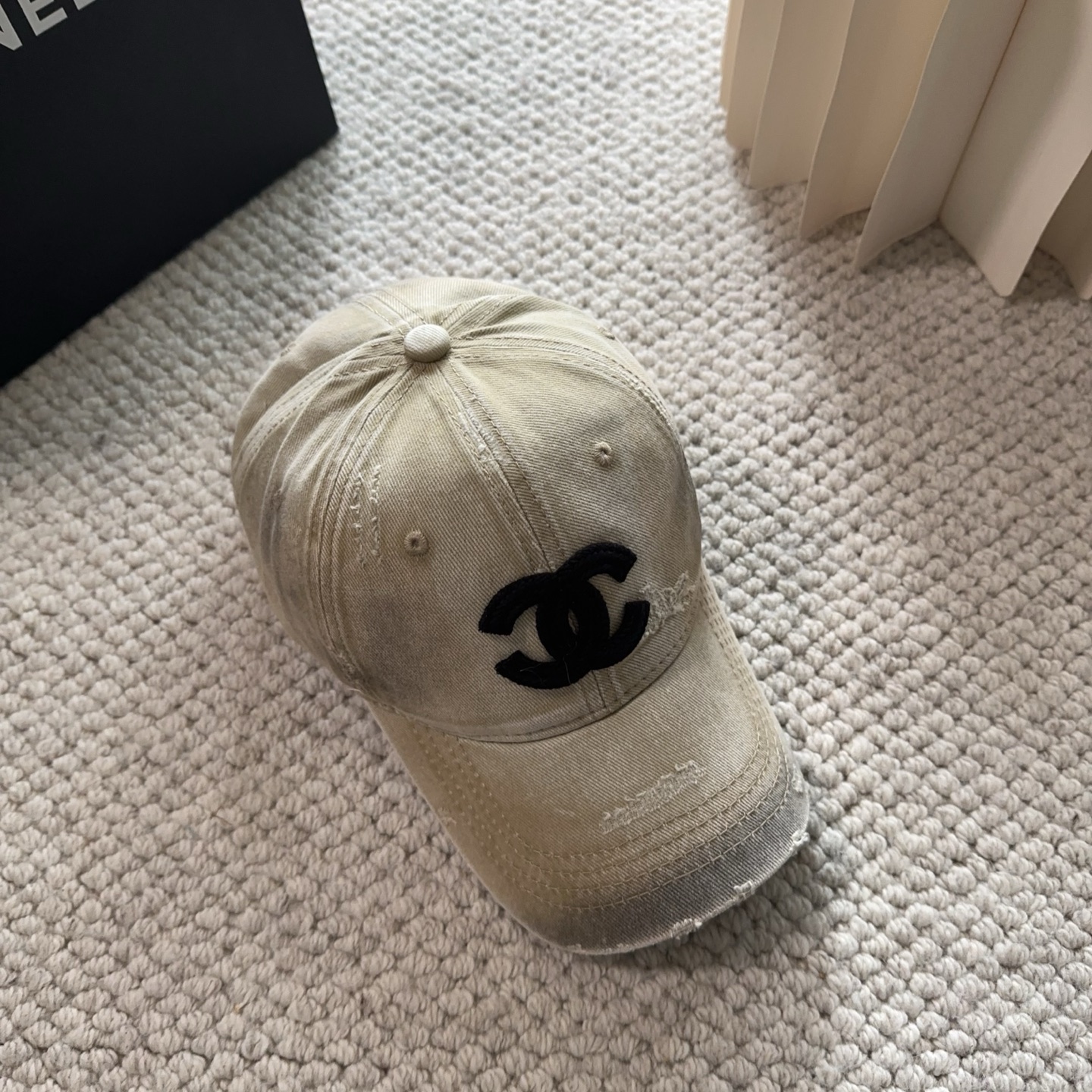 샤넬(CHANEL) 로고 볼캡 모자