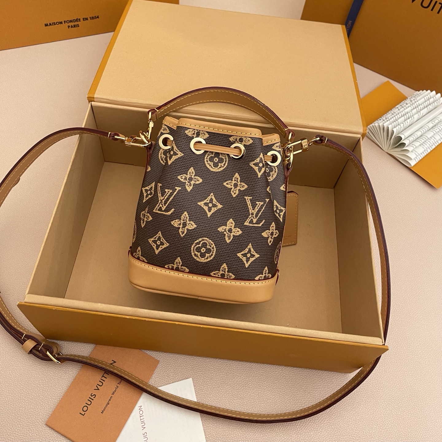 루이비통(LV) 나노 노에(Nano Noé) M27699 버킷백 가방