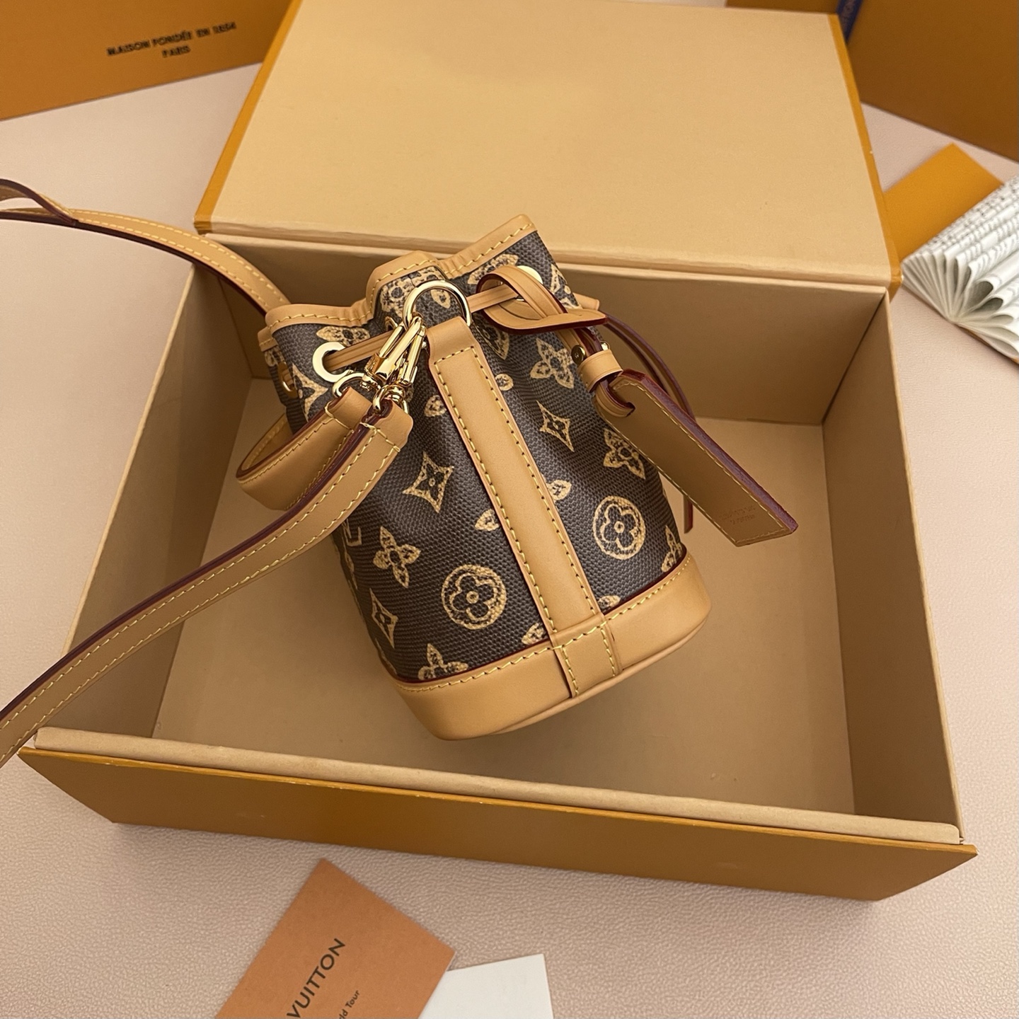 루이비통(LV) 나노 노에(Nano Noé) M27699 버킷백 가방