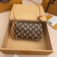 루이비통(LV) 포쉐트 악세수아(Pochette Accessoires) 숄더백 가방