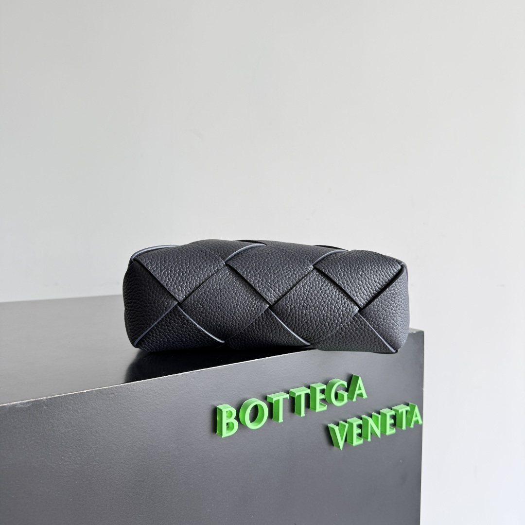 보테가 베네타(Bottega Veneta) 디아고(Diago) 인트레치아토  위빙 숄더백 크로스백 가방 다크 네이비