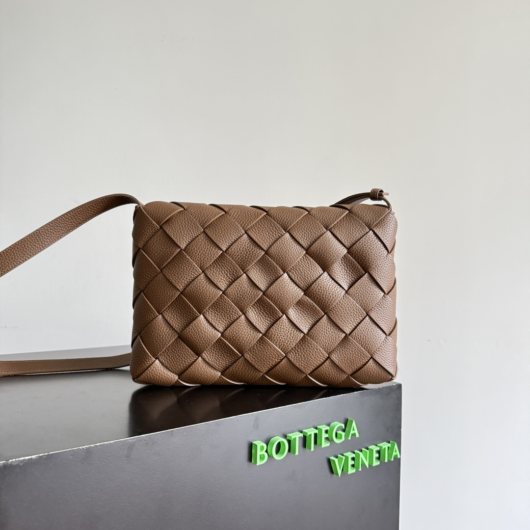 BOTTEGA VENETA BV 보테가 베네타 Diago 디아고 라지 (815796) 크로스백 가방 헤이즐넛 브라운