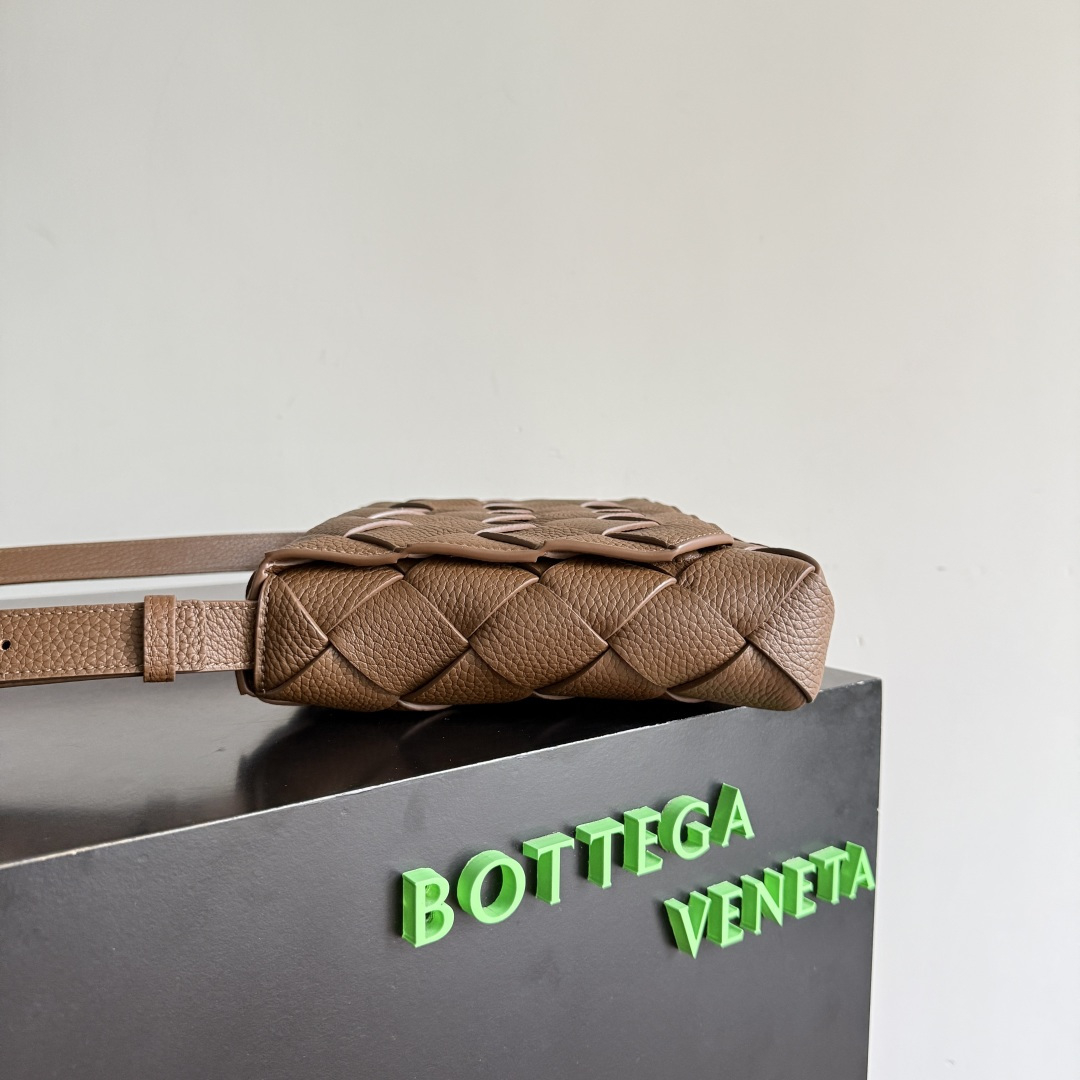 BOTTEGA VENETA BV 보테가 베네타 Diago 디아고 라지 (815796) 크로스백 가방 헤이즐넛 브라운