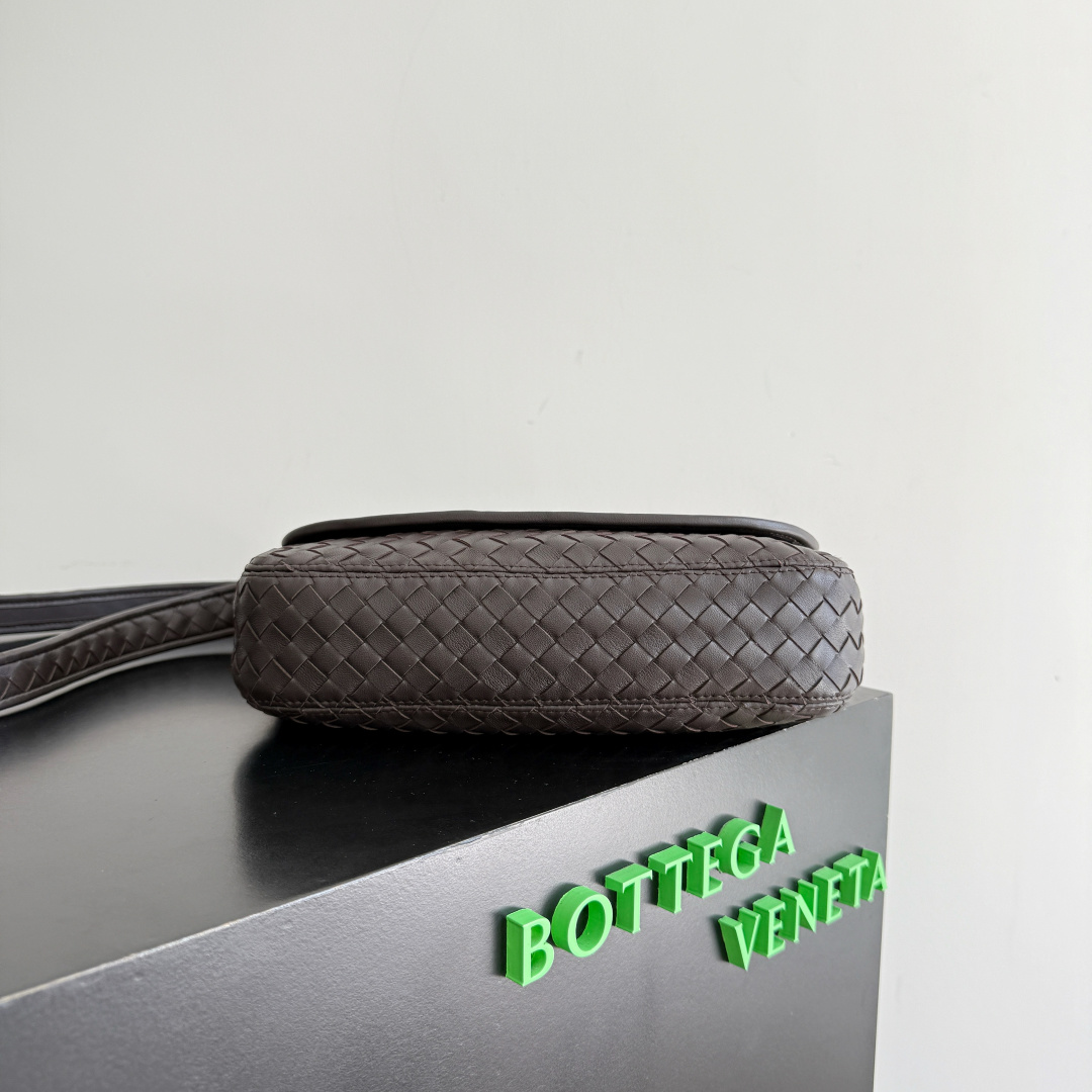 BOTTEGA VENETA BV 보테가 베네타 베네토(Veneto) 플랩 메신저 크로스백 가방 843836 다크브라운