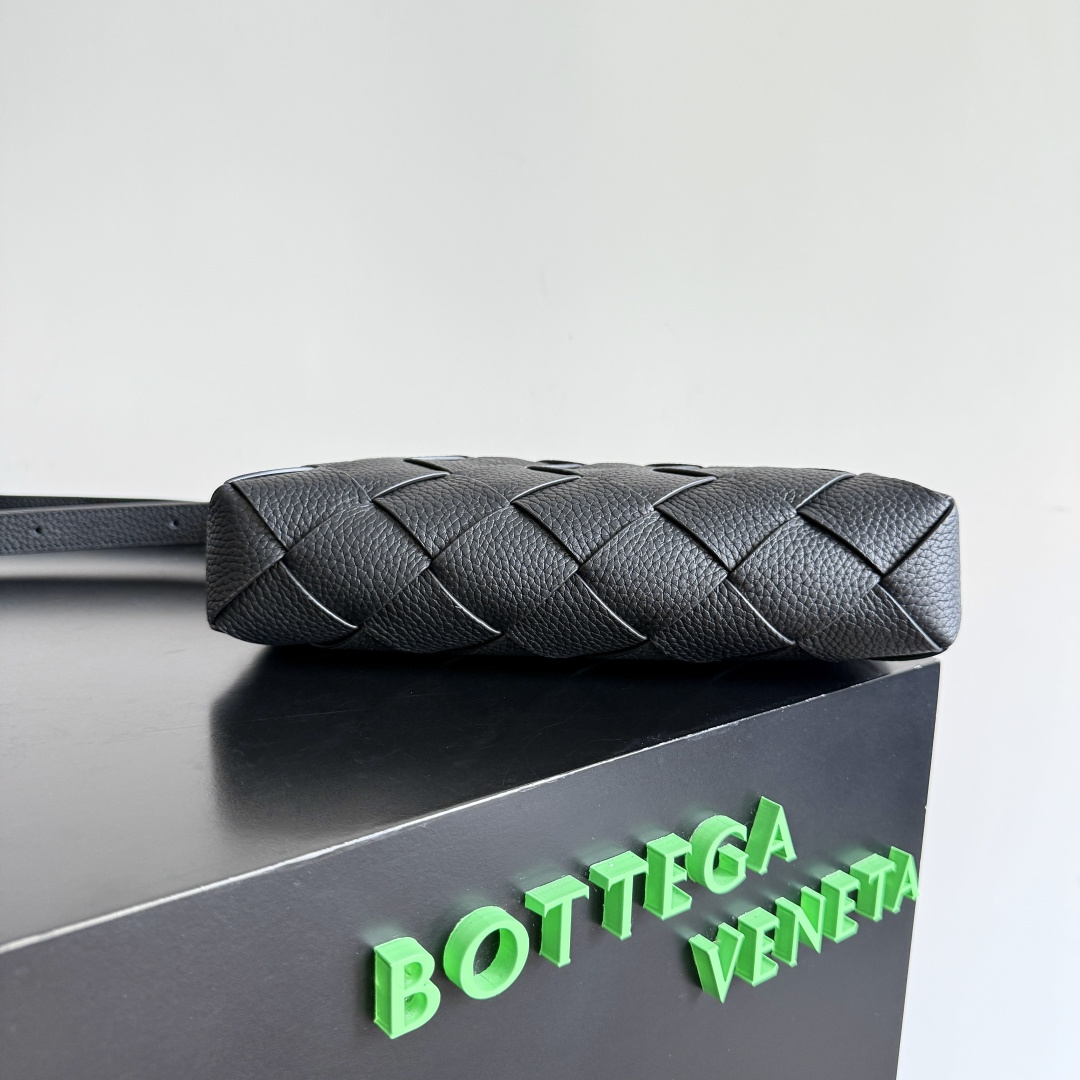 BOTTEGA VENETA BV 보테가 베네타 Diago 디아고 지퍼 크로스백 (837112) 가방 블랙