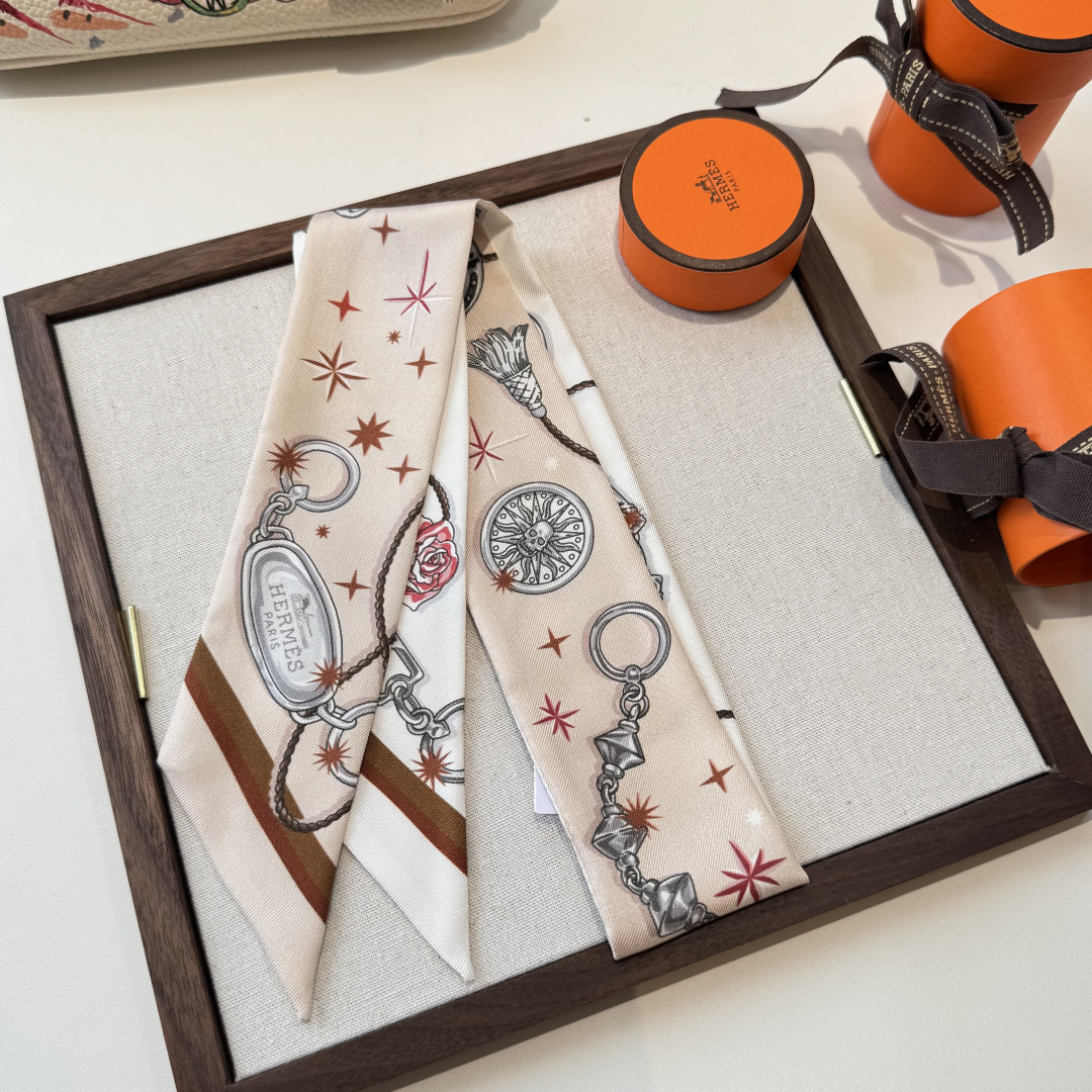 에르메스(HERMES) 트윌리 실크 목도리 스카프