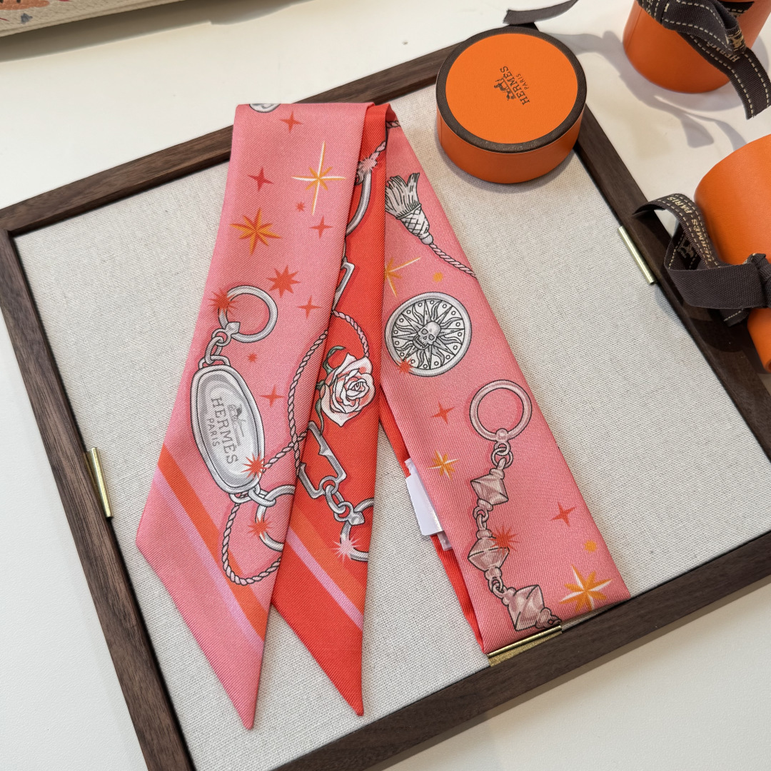 에르메스(HERMES) 트윌리 실크 목도리 스카프