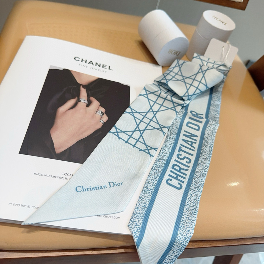 디올(DIOR) 트윌리 목도리 스카프