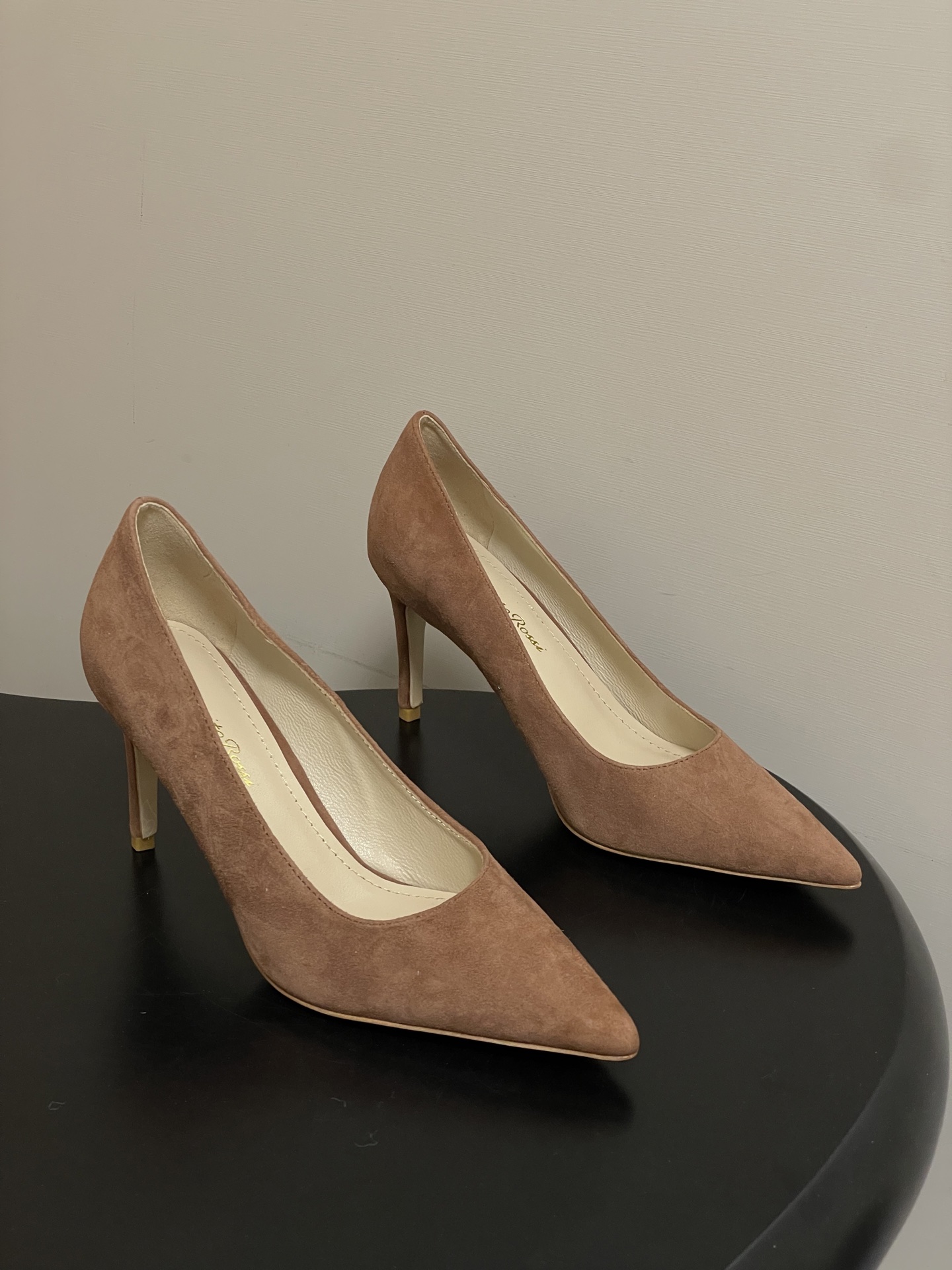 지안비토 로시(GIANVITO ROSSI) 포인티드 하이힐 신발