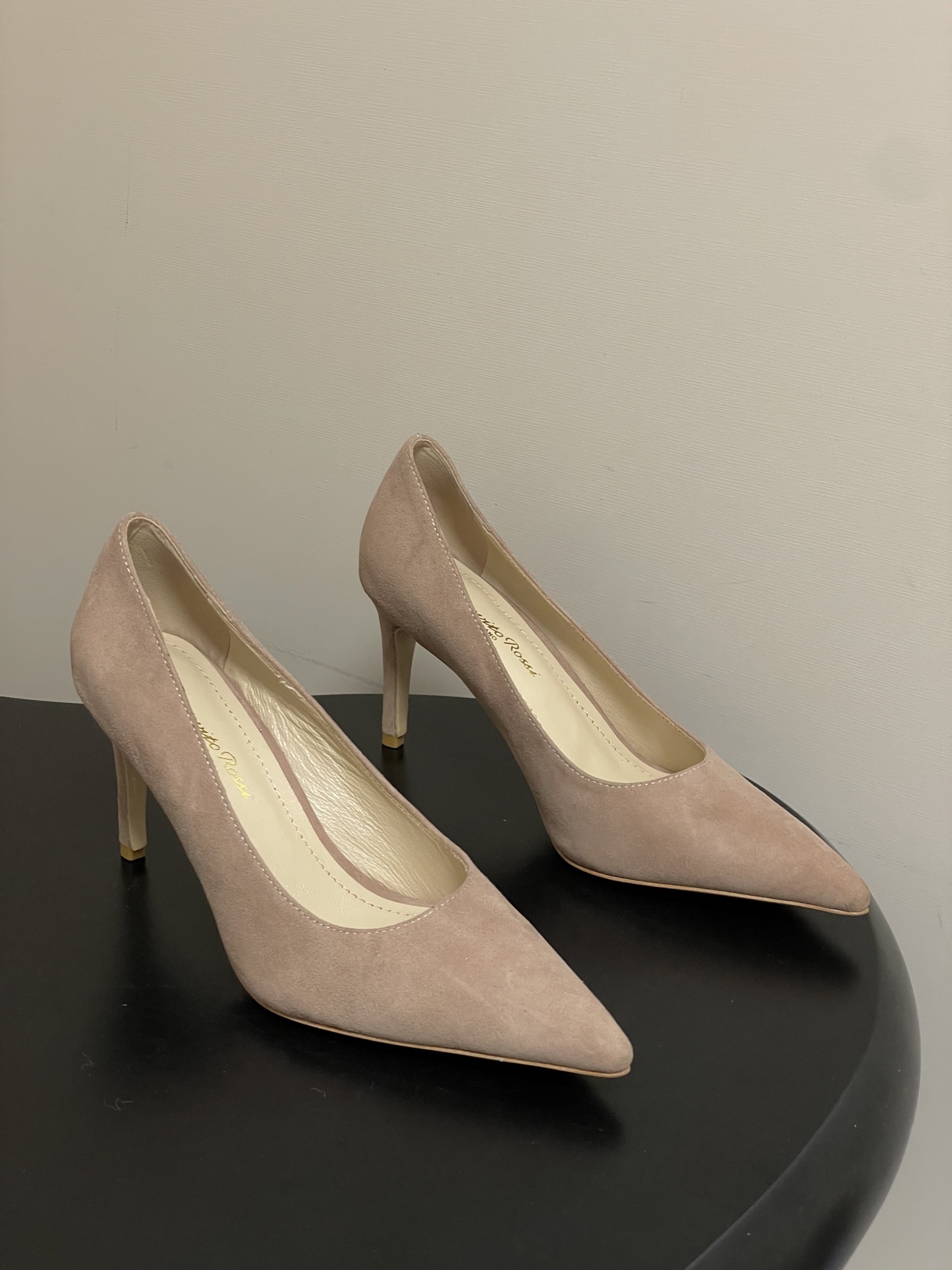 지안비토 로시(GIANVITO ROSSI) 포인티드 하이힐 신발