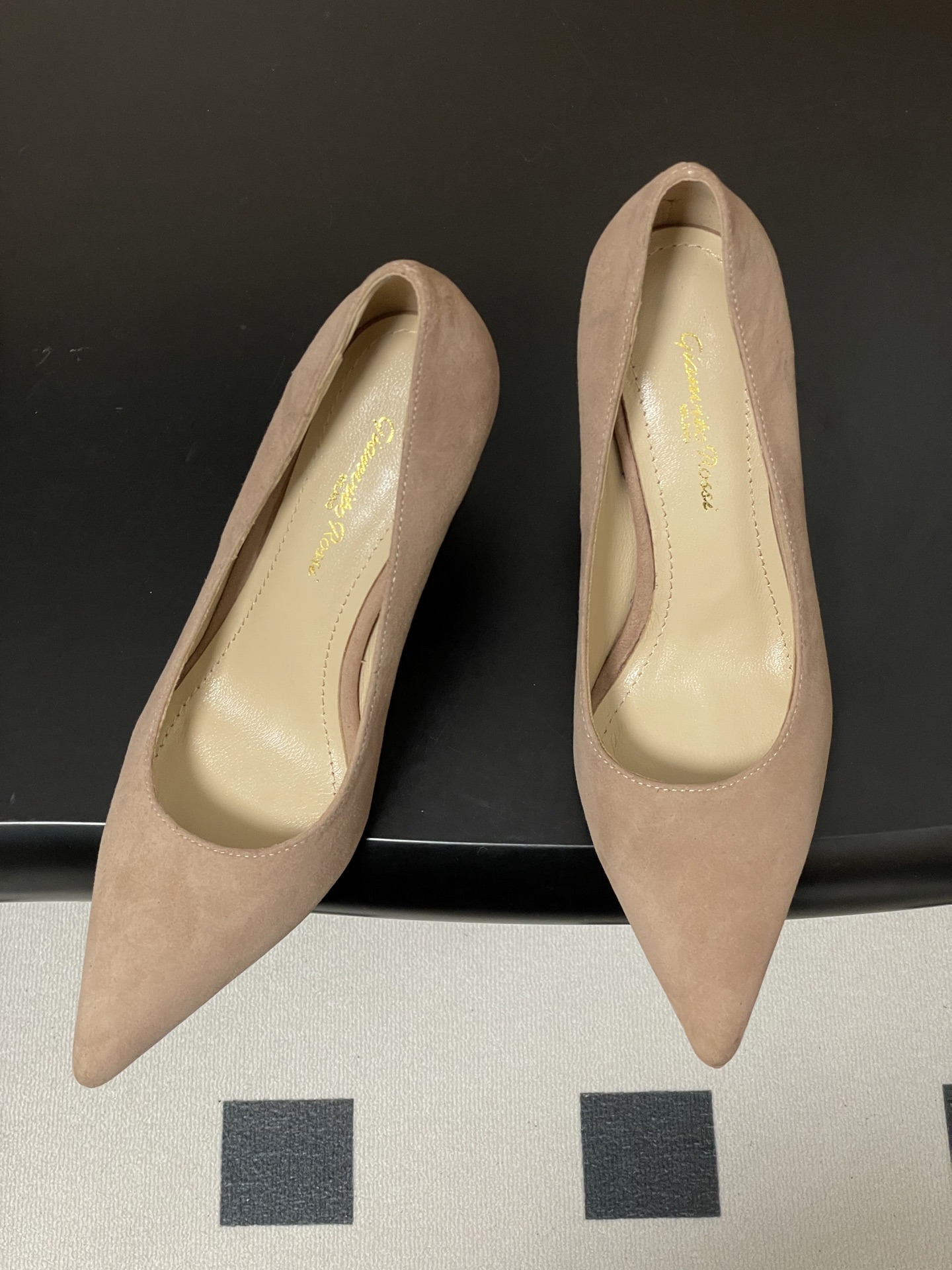 지안비토 로시(GIANVITO ROSSI) 포인티드 하이힐 신발