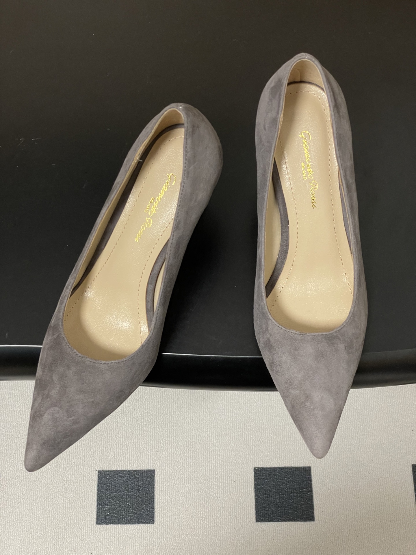 지안비토 로시(GIANVITO ROSSI) 포인티드 하이힐 신발