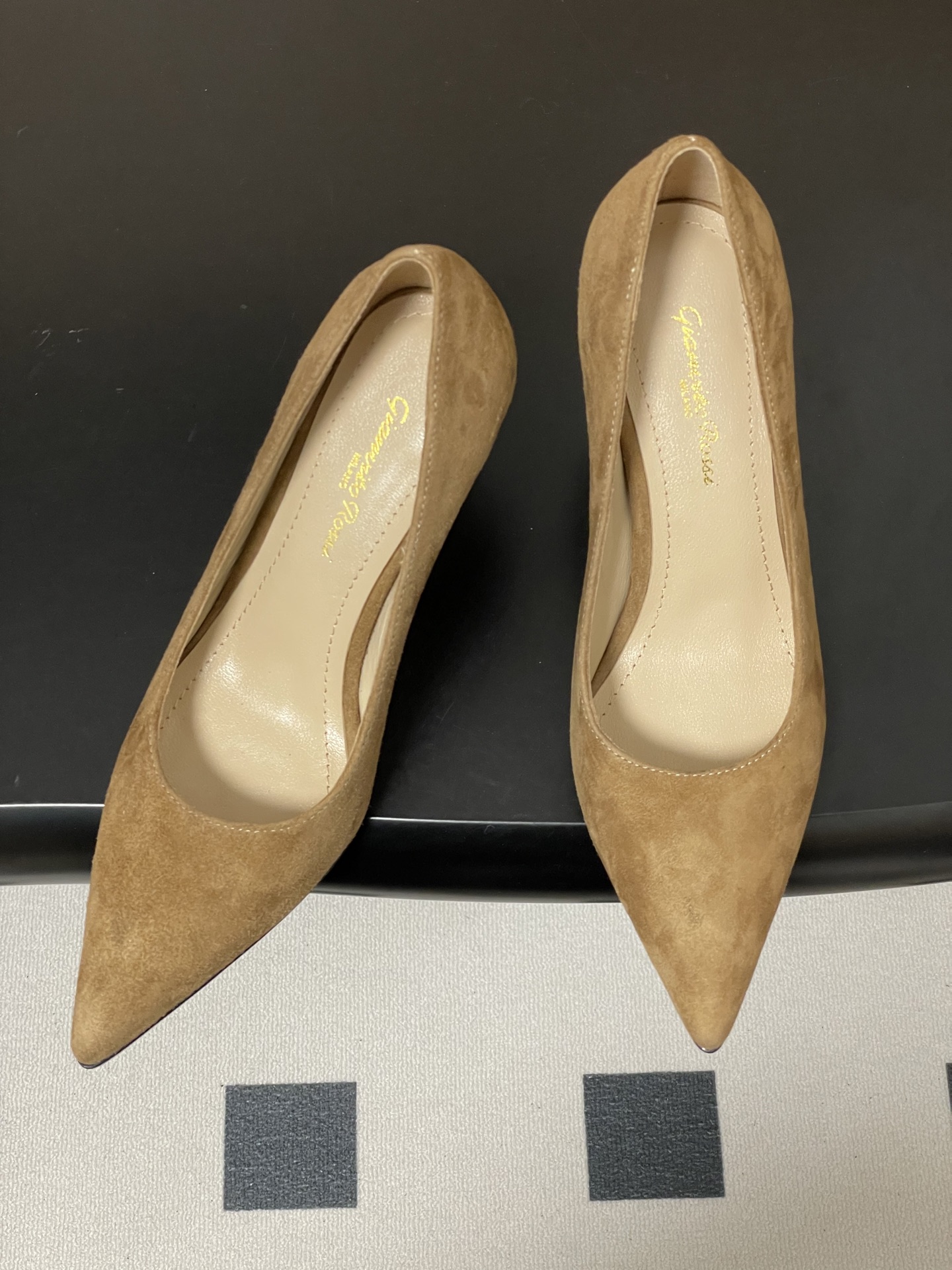 지안비토 로시(GIANVITO ROSSI) 포인티드 하이힐 신발