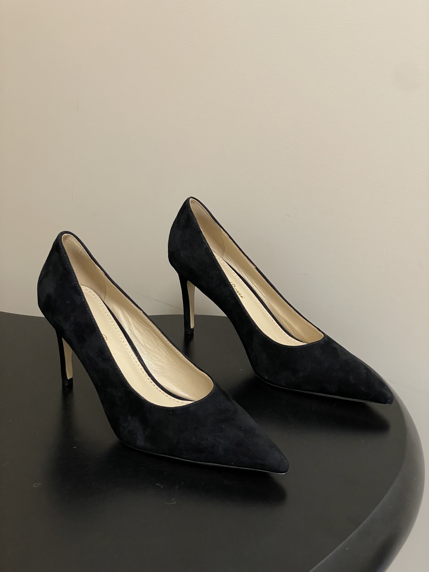 지안비토 로시(GIANVITO ROSSI) 포인티드 하이힐 신발