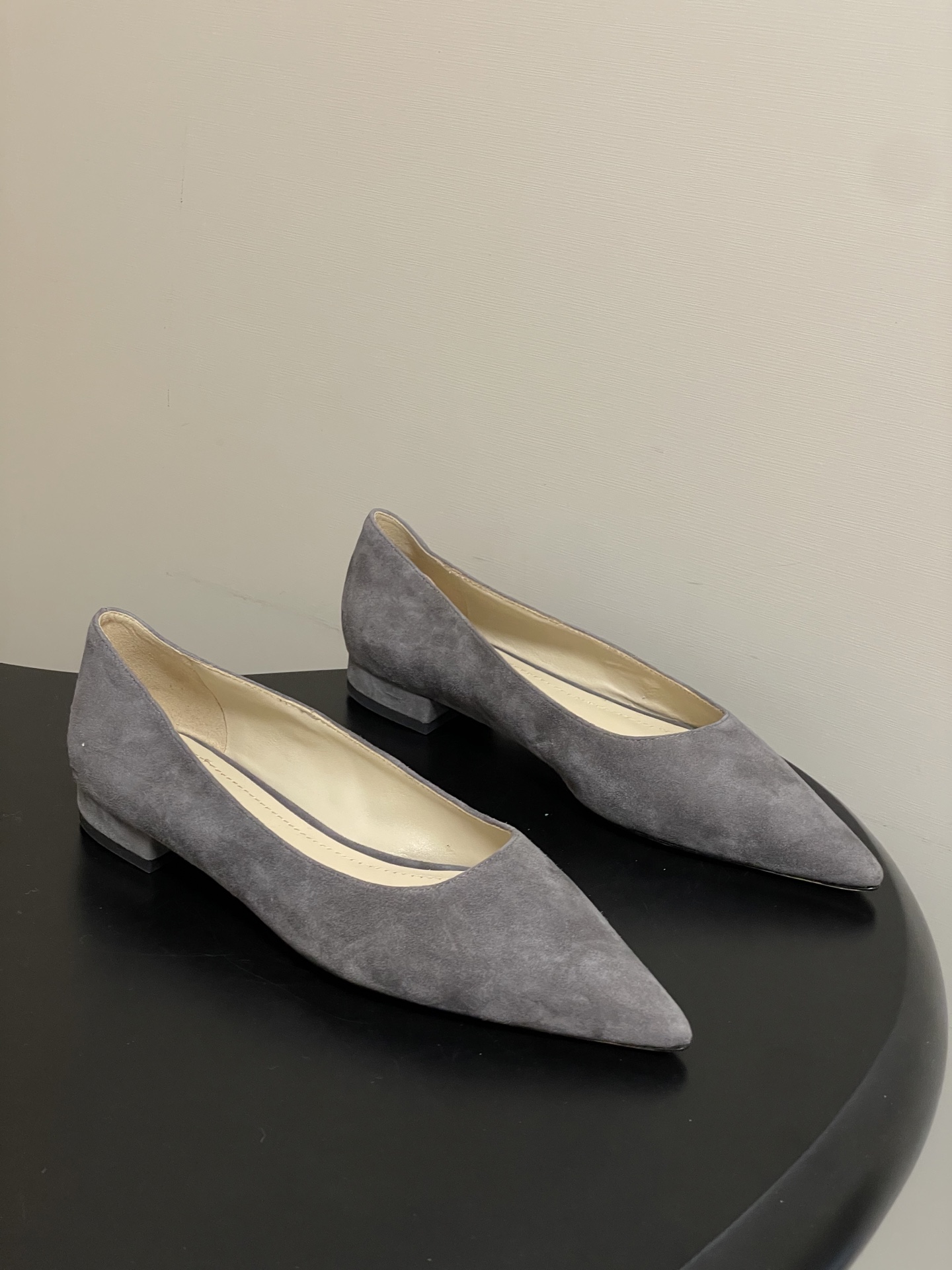 지안비토 로시(GIANVITO ROSSI) 포인티드 플랫슈즈 신발