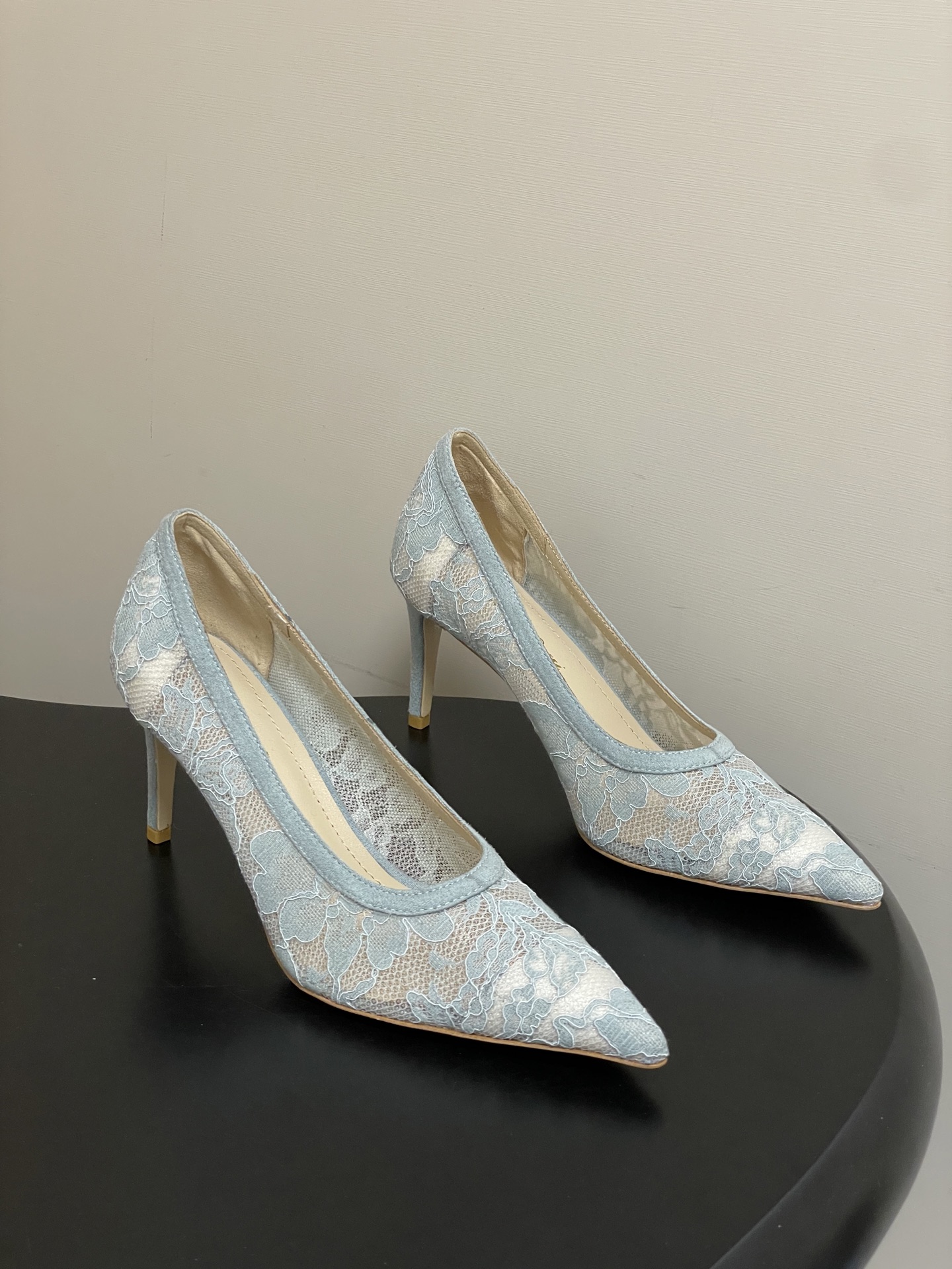 지안비토 로시(GIANVITO ROSSI) 메쉬 포인티드 하이힐 신발