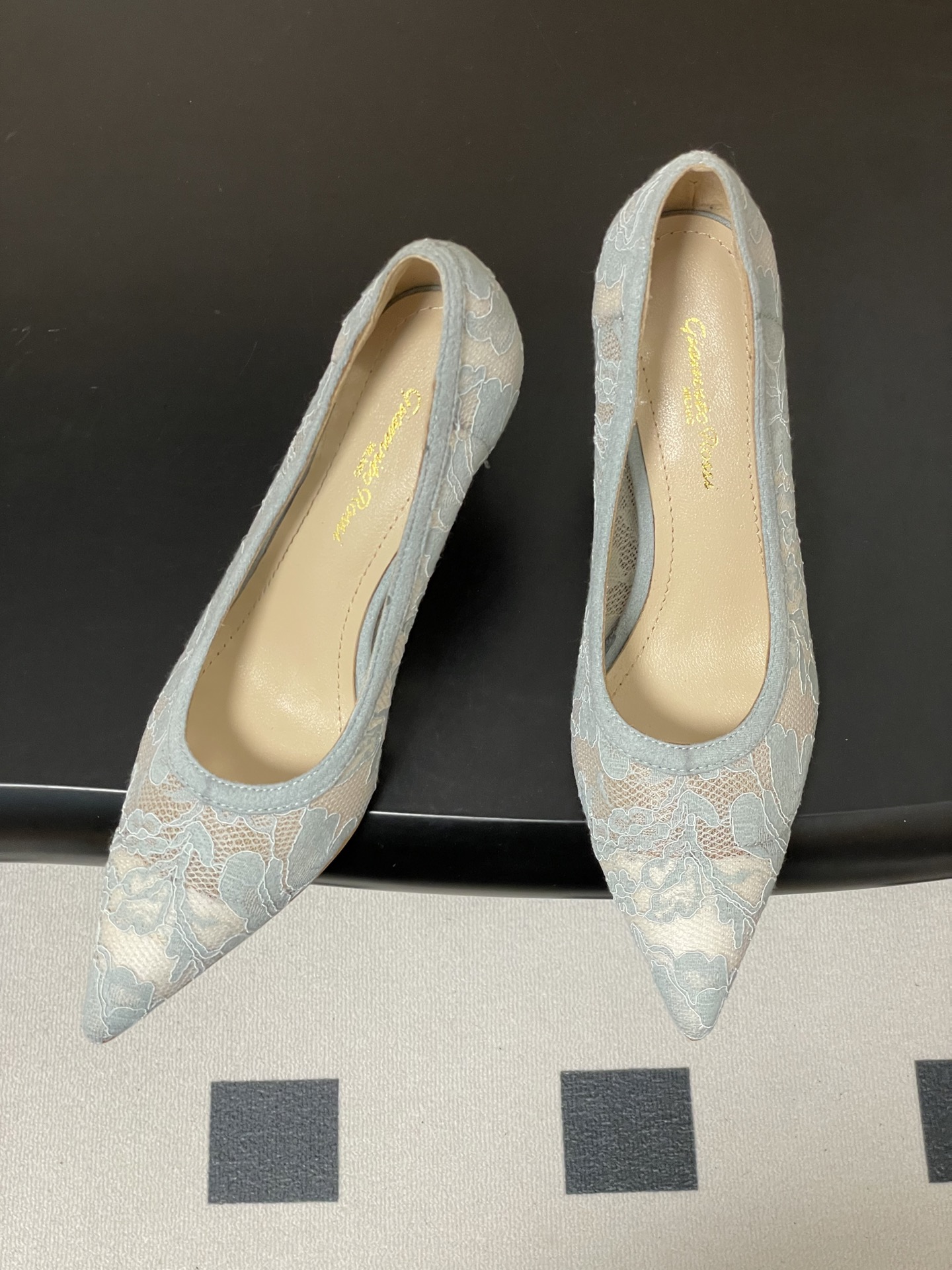 지안비토 로시(GIANVITO ROSSI) 메쉬 포인티드 하이힐 신발