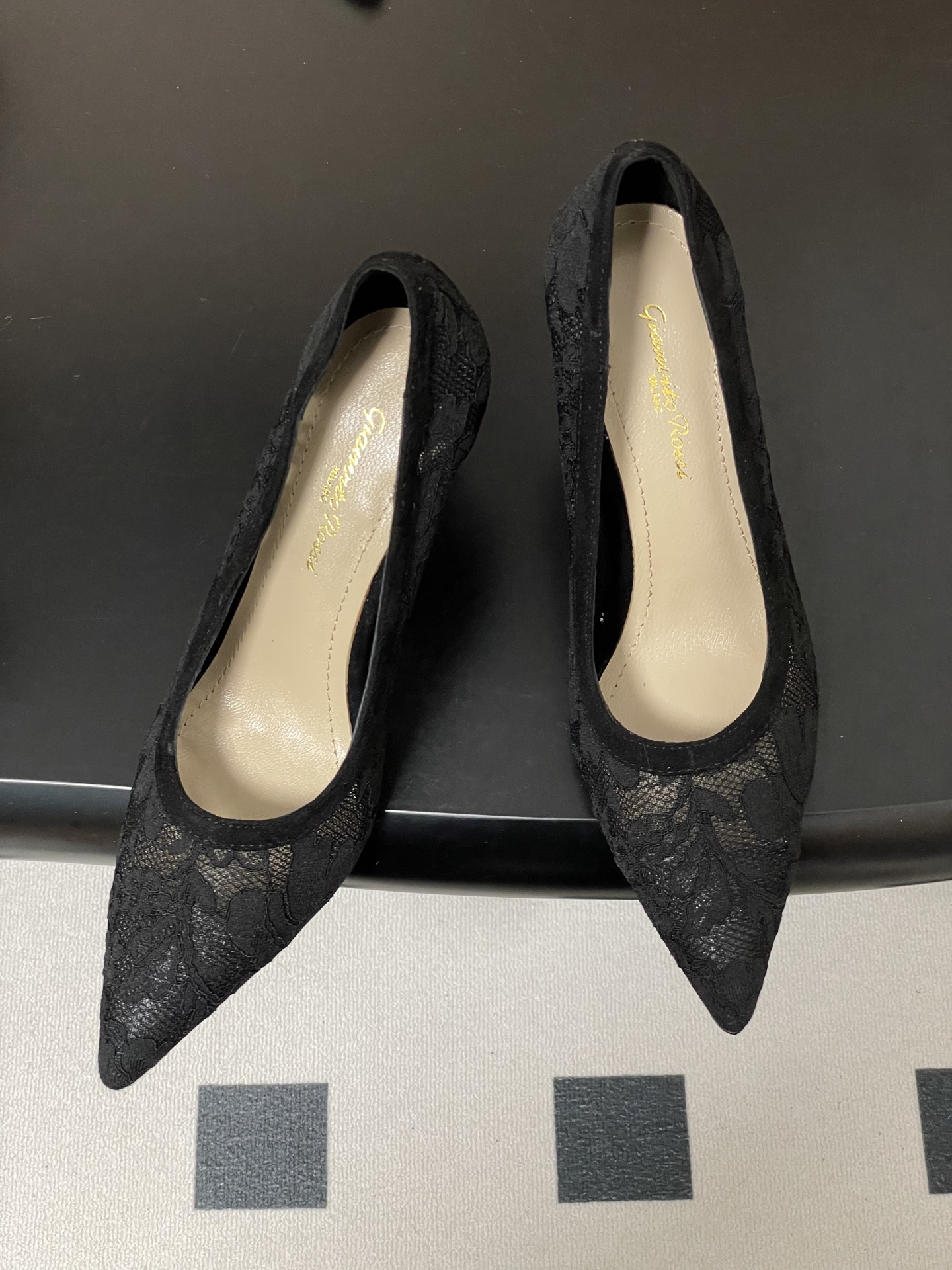 지안비토 로시(GIANVITO ROSSI) 메쉬 포인티드 하이힐 신발