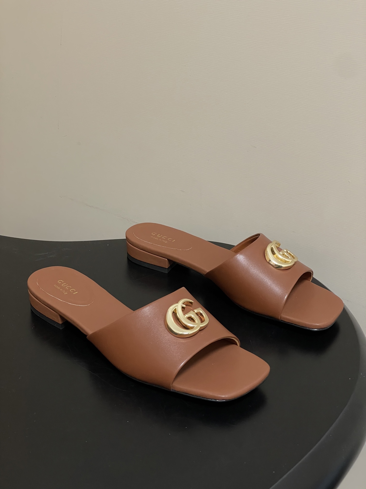 구찌(GUCCI) 더블 G 버클 슬리퍼 신발