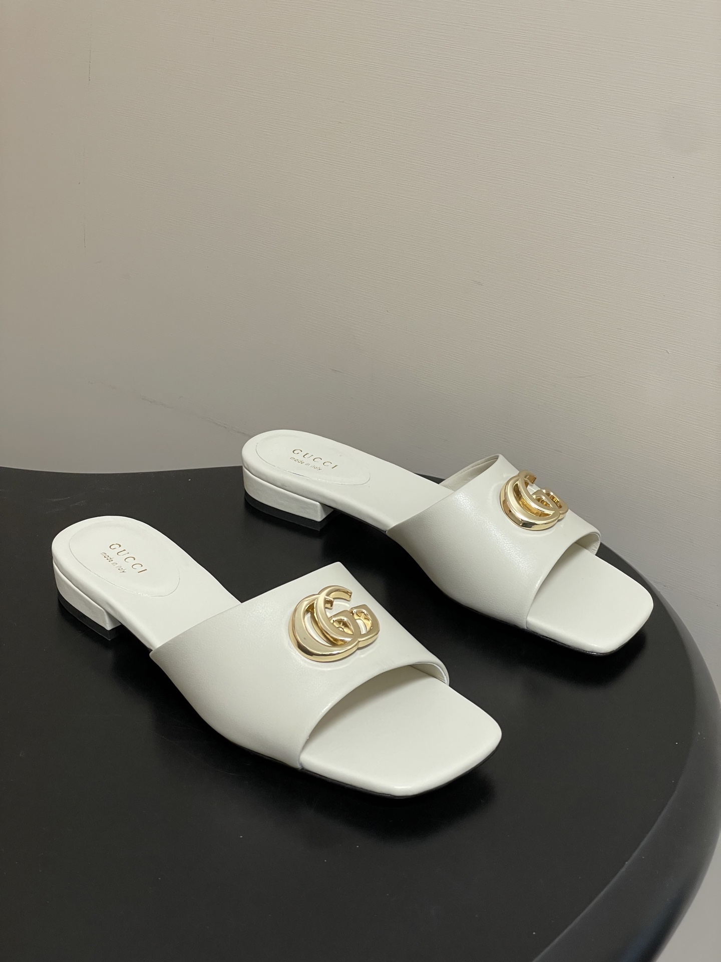 구찌(GUCCI) 더블 G 버클 슬리퍼 신발