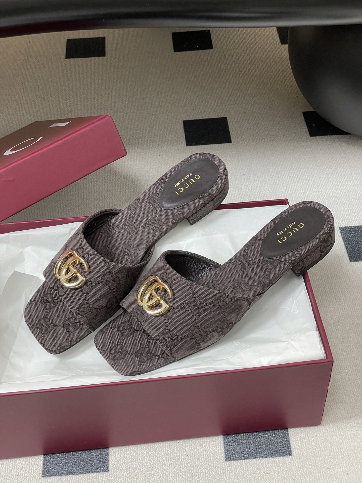 구찌(GUCCI) 더블 G 버클 슬리퍼 신발