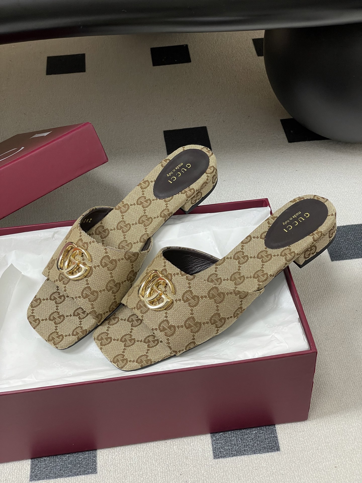 구찌(GUCCI) 더블 G 버클 슬리퍼 신발