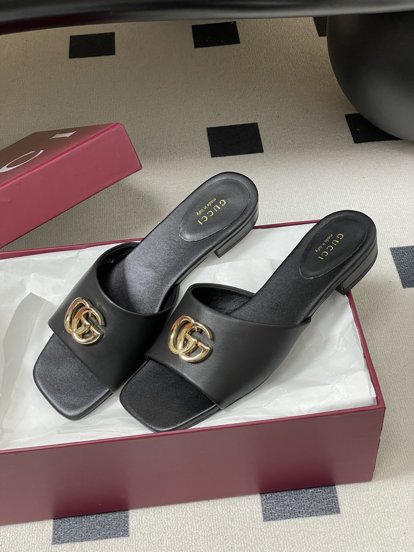 구찌(GUCCI) 더블 G 버클 슬리퍼 신발