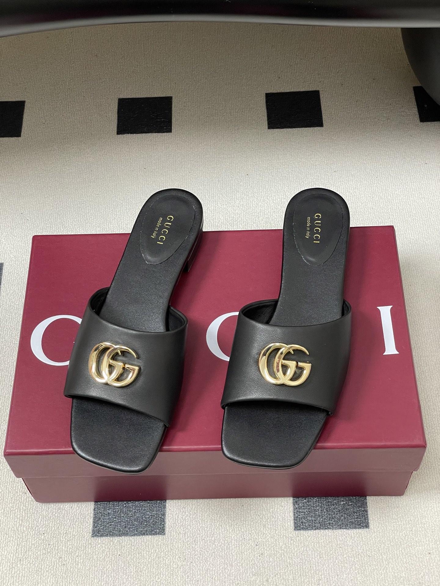 구찌(GUCCI) 더블 G 버클 슬리퍼 신발