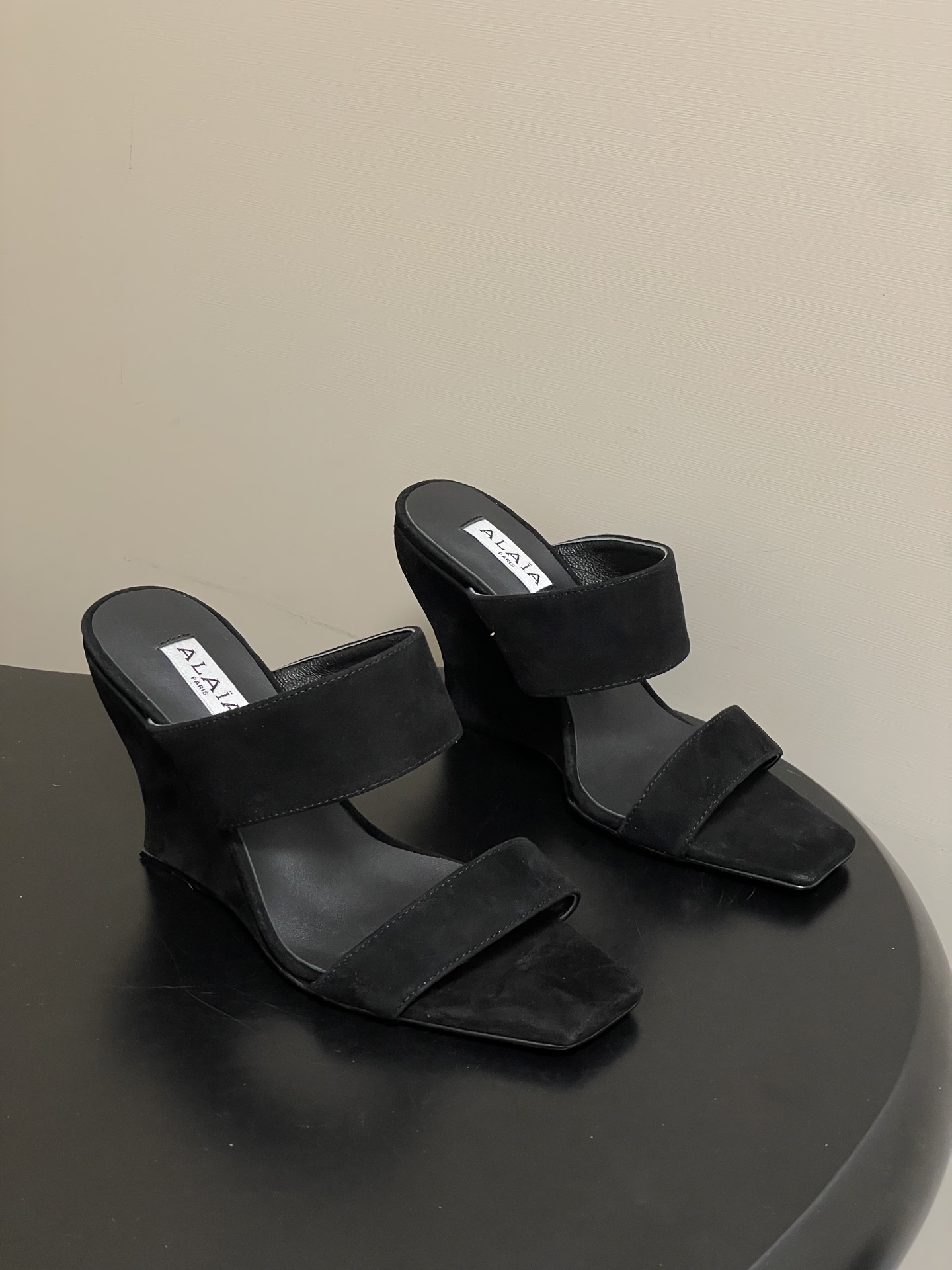 알라이아(ALAIA) 스웨이드 웨지 뮬 구두 신발