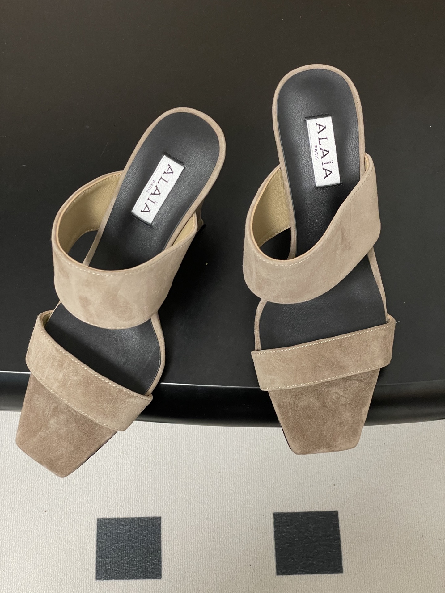 알라이아(ALAIA) 스웨이드 웨지 뮬 구두 신발