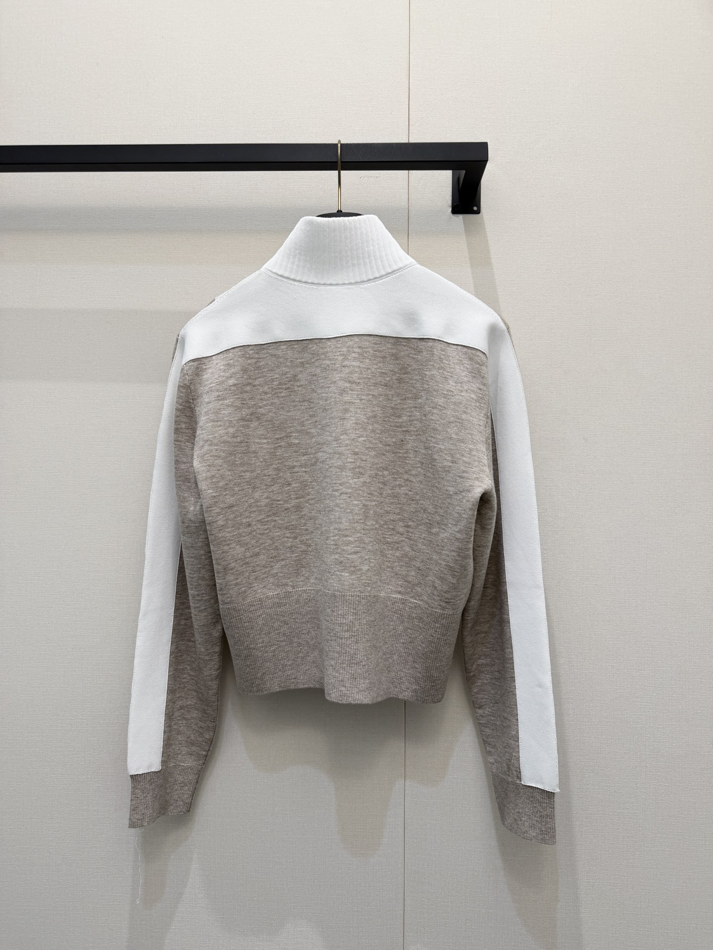 루이비통(LV) 삼각 로고 가죽 패치 집업 자켓 의류