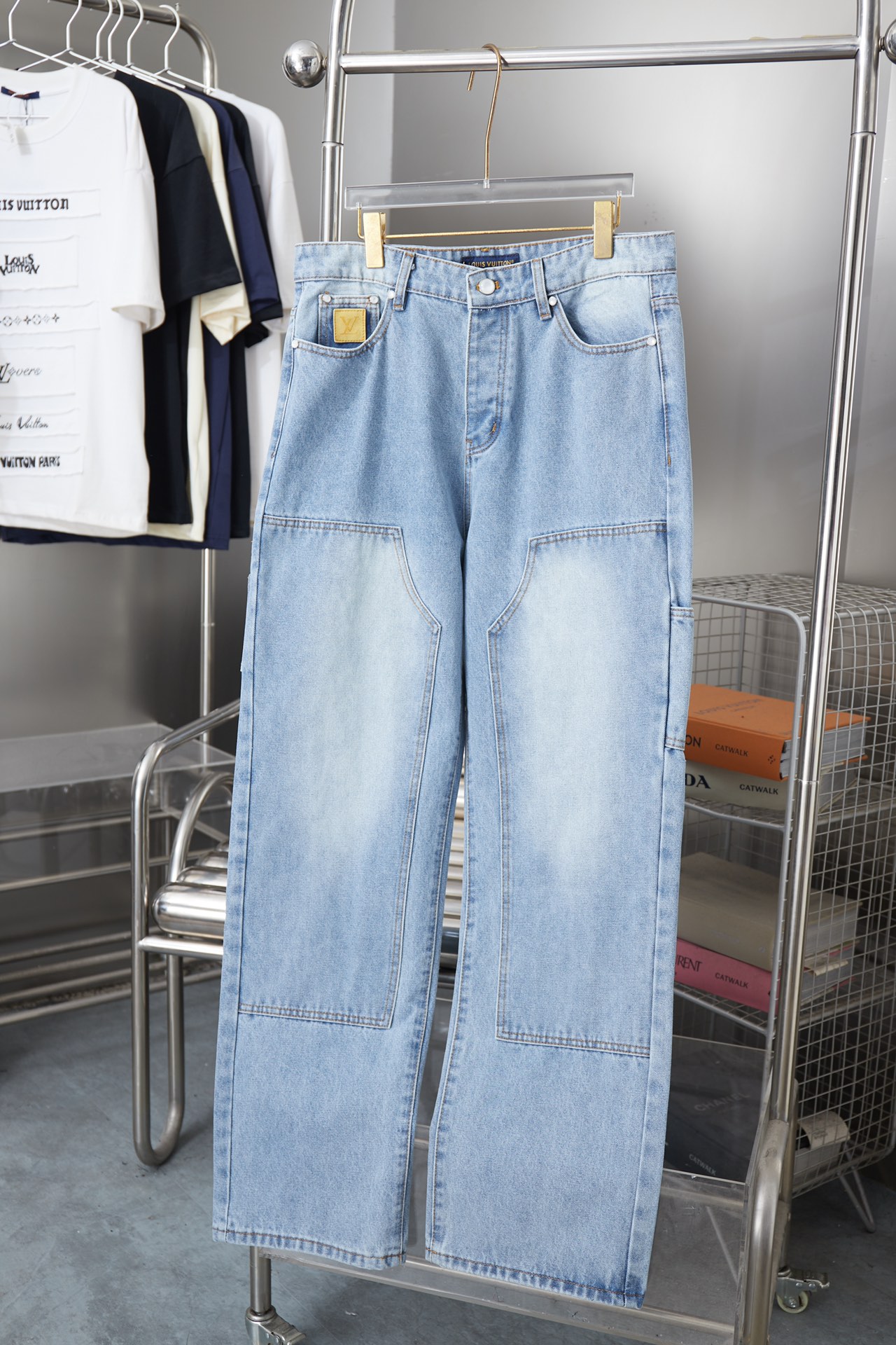 루이비통(LV) 자수 로고 데님 카고 팬츠 의류