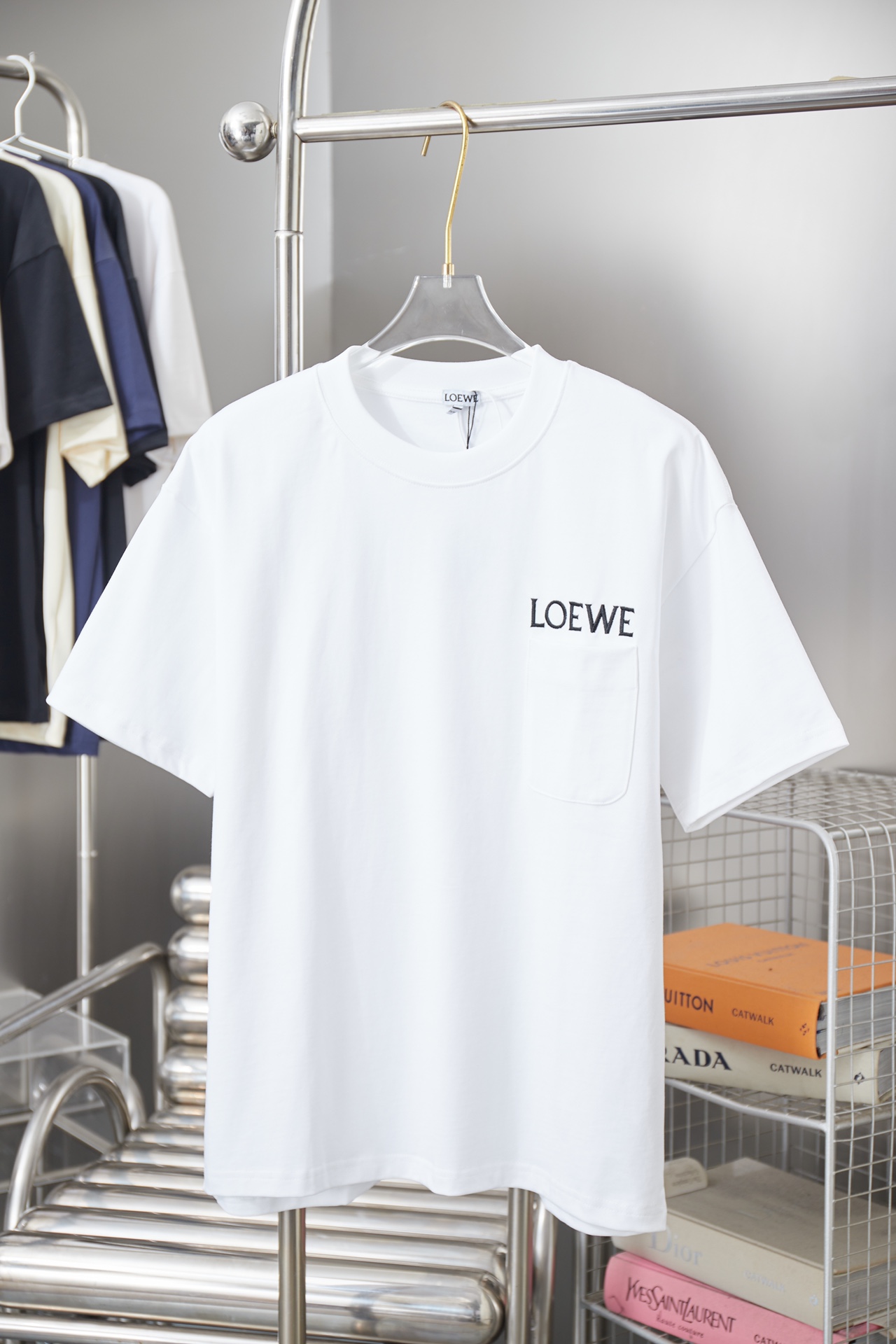 로에베(LOEWE) 포켓 로고 자수 반팔 티셔츠 의류