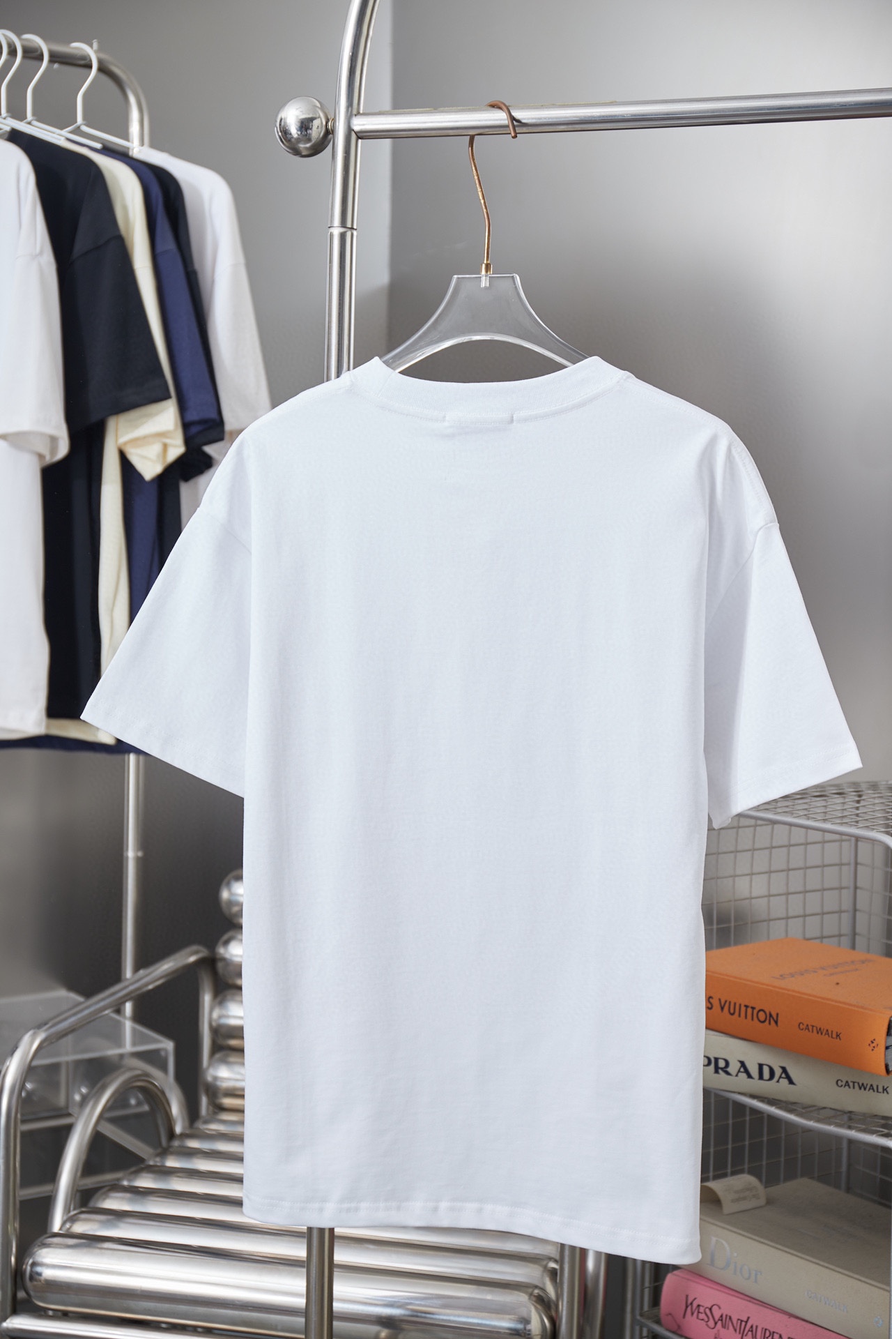 로에베(LOEWE) 포켓 로고 자수 반팔 티셔츠 의류