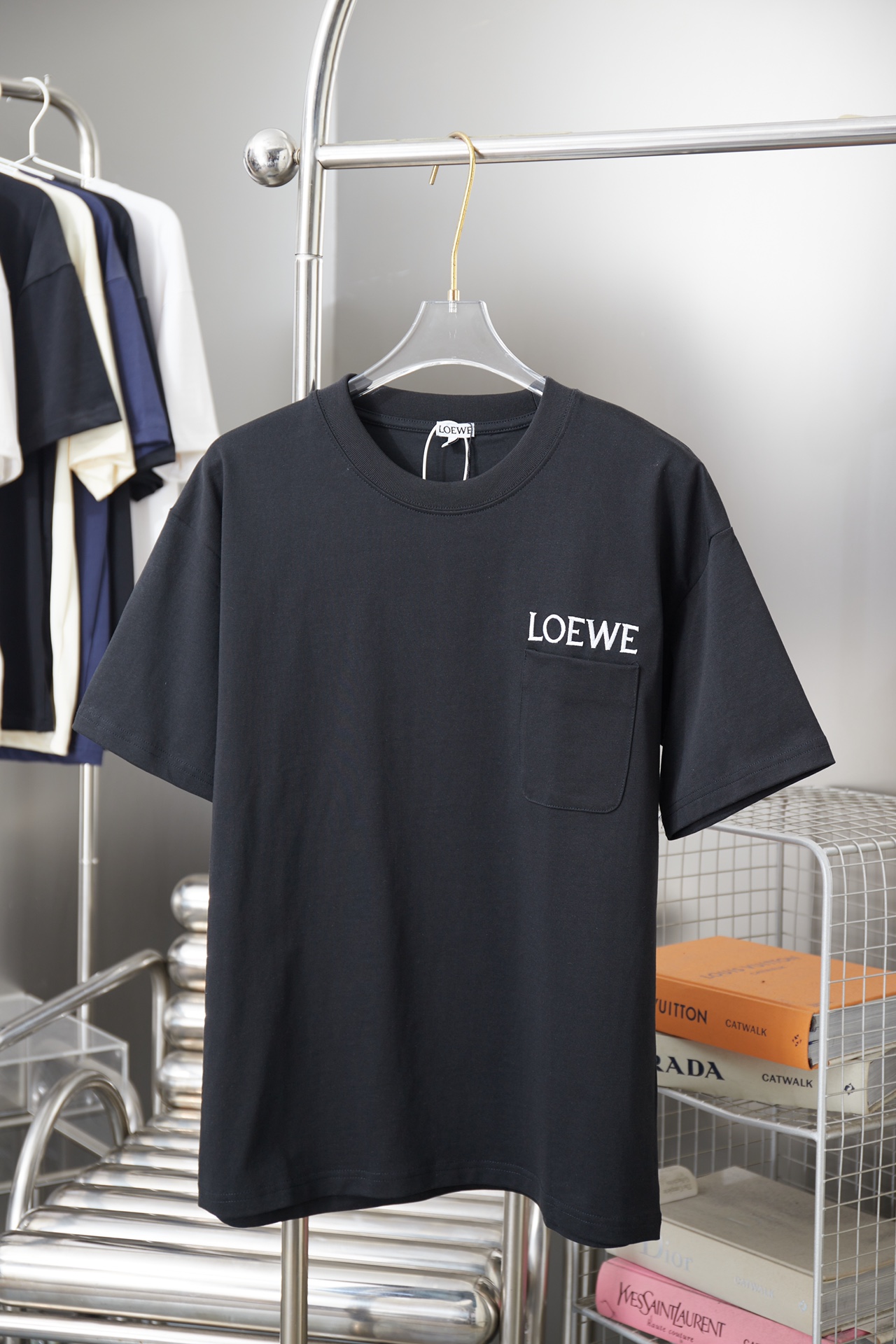 로에베(LOEWE) 포켓 로고 자수 반팔 티셔츠 의류