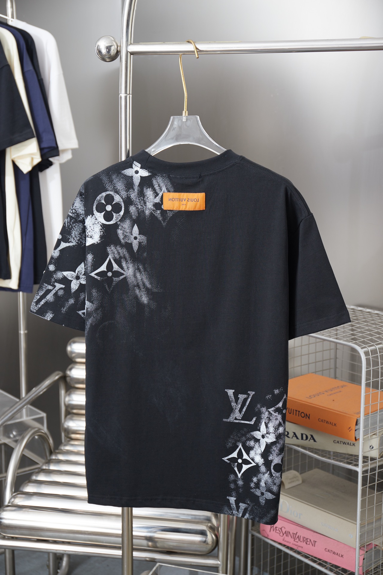 루이비통(LV) 그라데이션 프린팅 반팔 티셔츠 의류