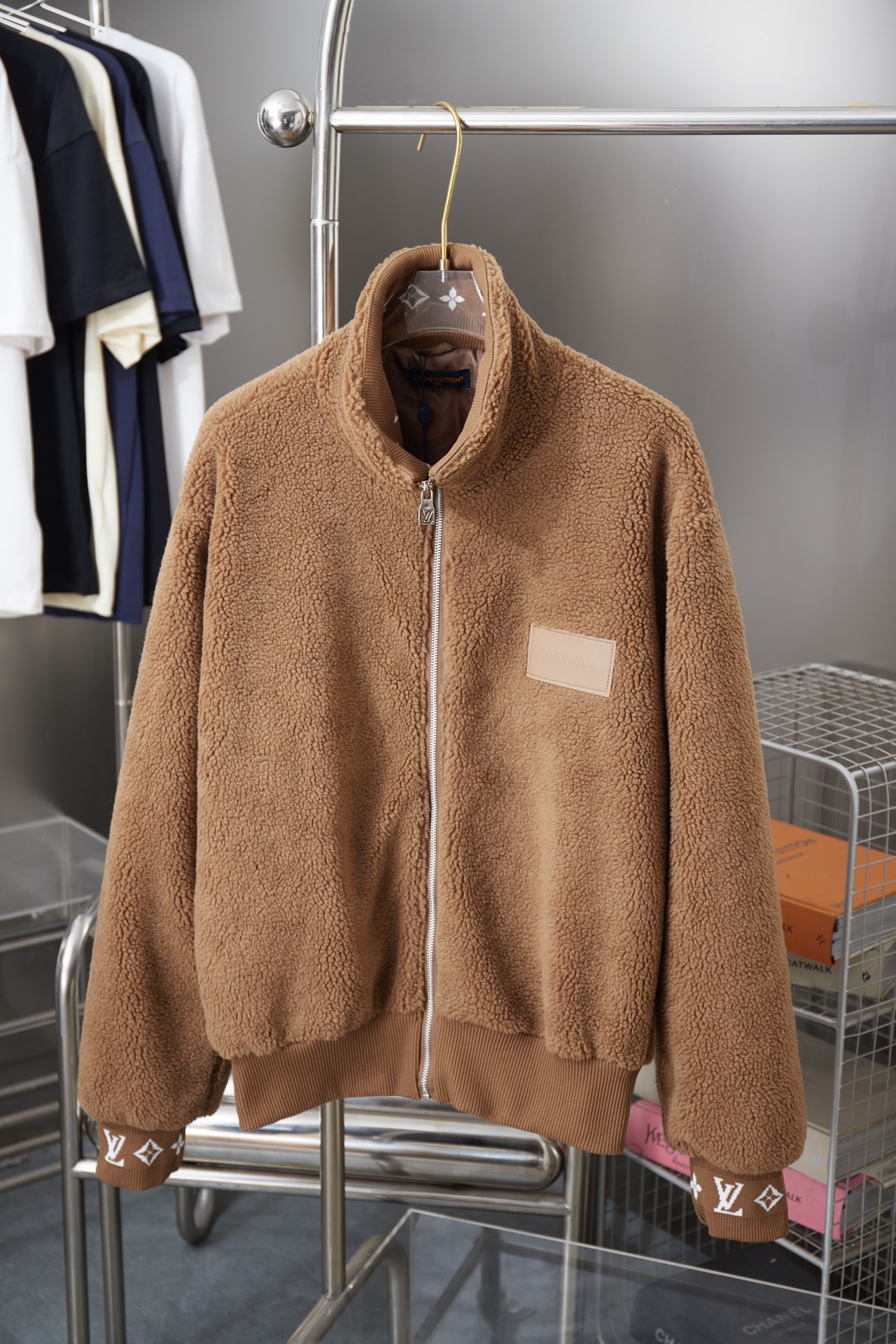 루이비통(LV) 레더 패치 자카드 플리스 패딩 자켓 의류