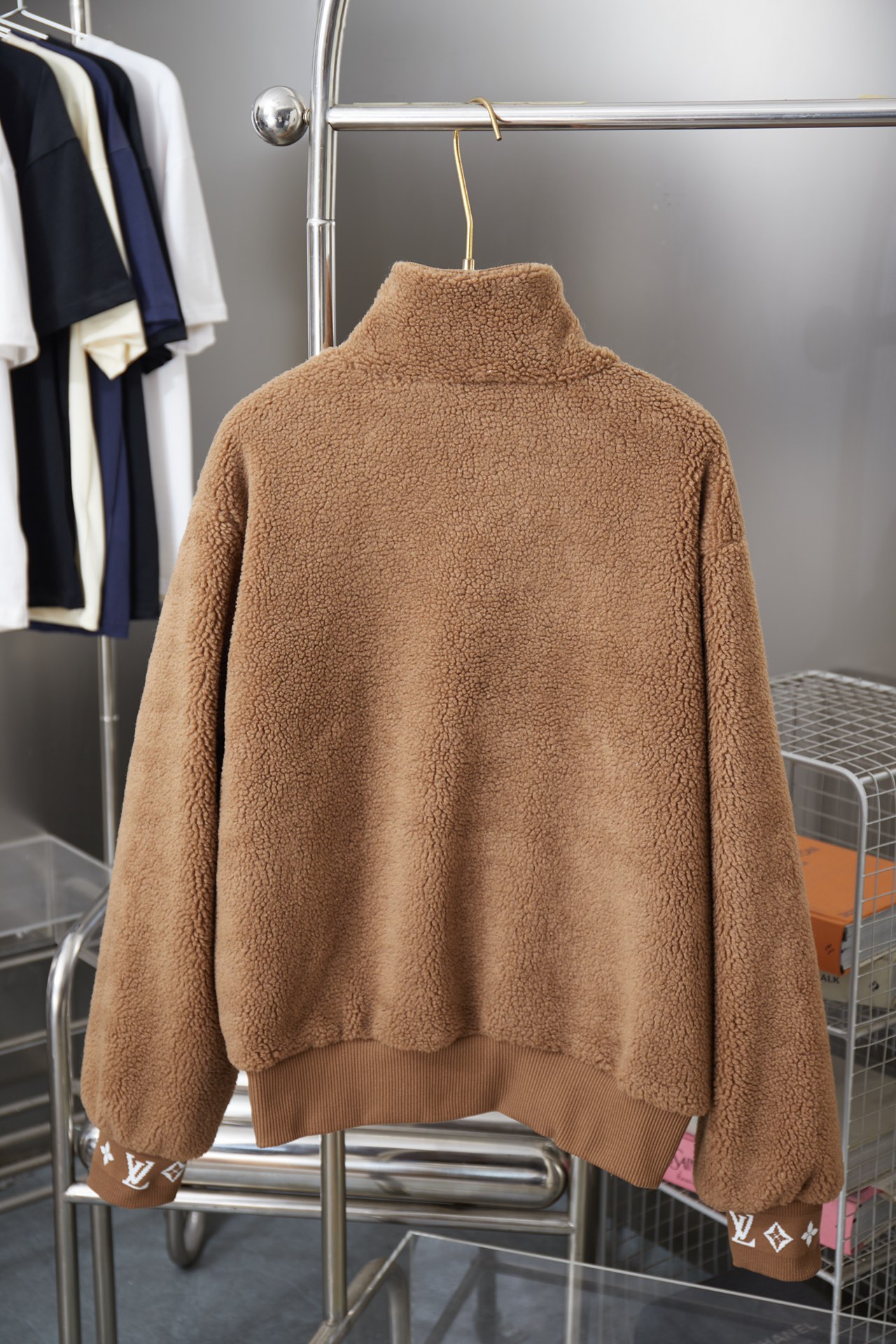 루이비통(LV) 레더 패치 자카드 플리스 패딩 자켓 의류