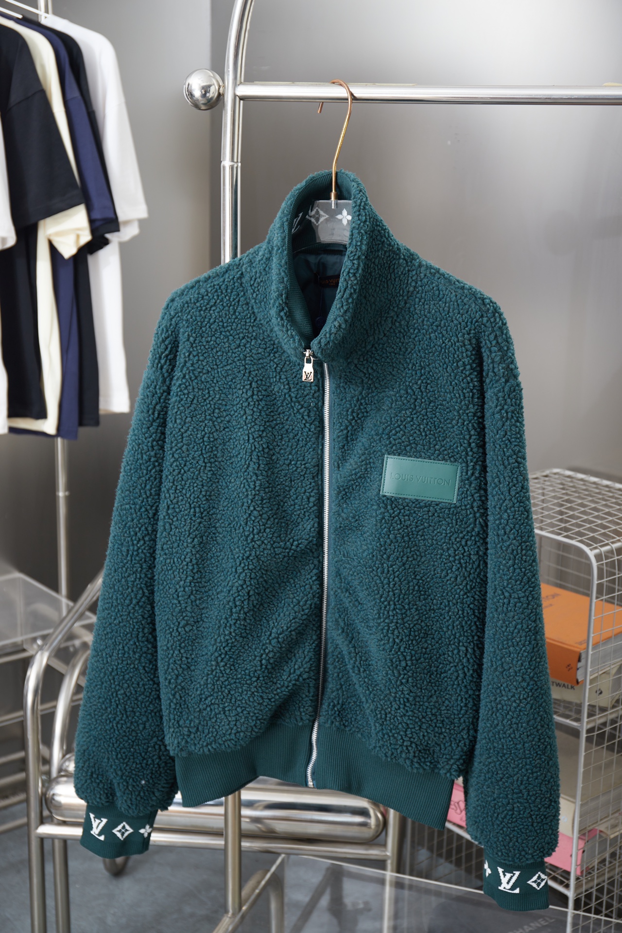 루이비통(LV) 레더 패치 자카드 플리스 패딩 자켓 의류