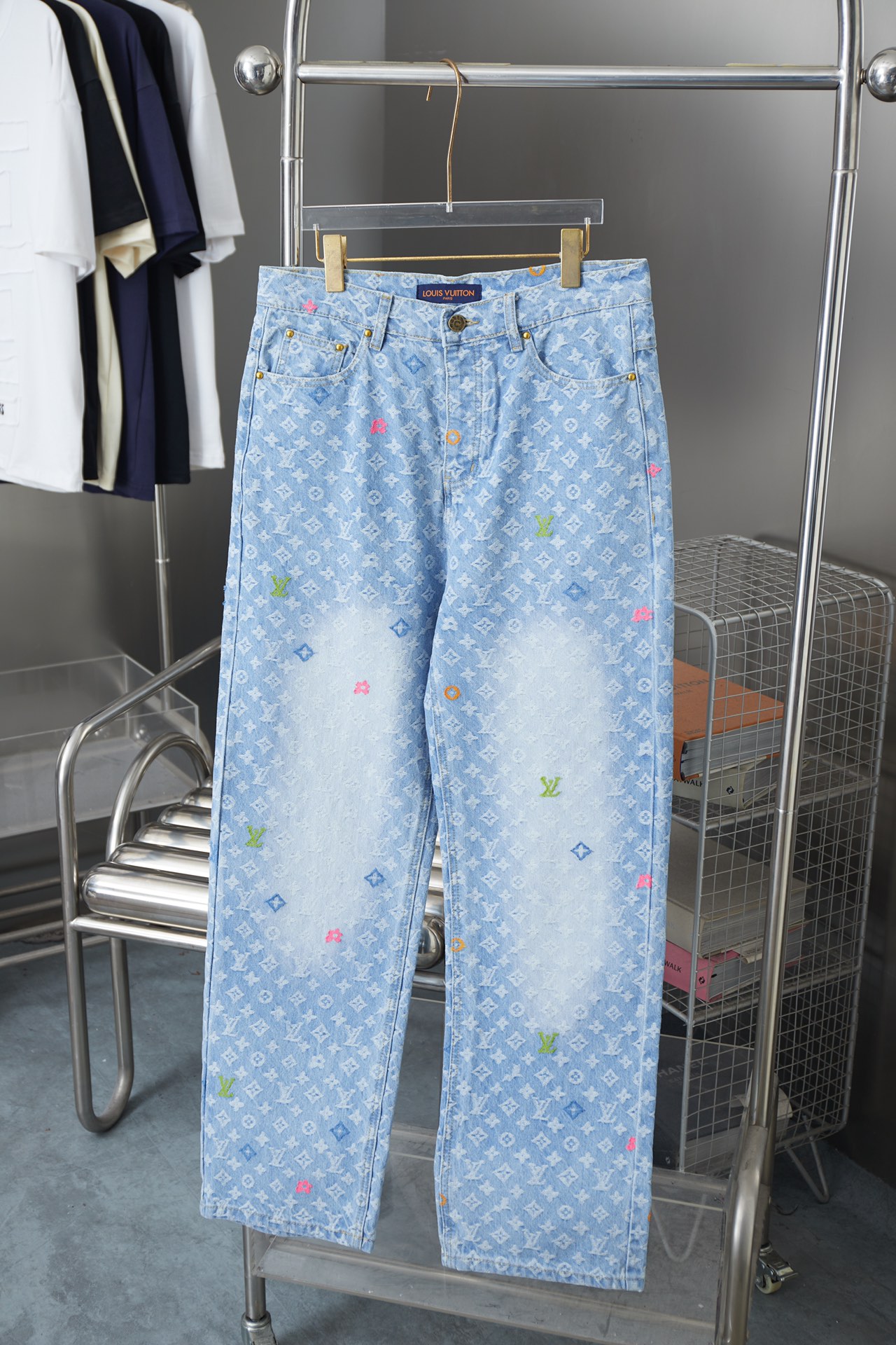 루이비통(LV) 멀티컬러 자수 모노그램 데님 팬츠 의류