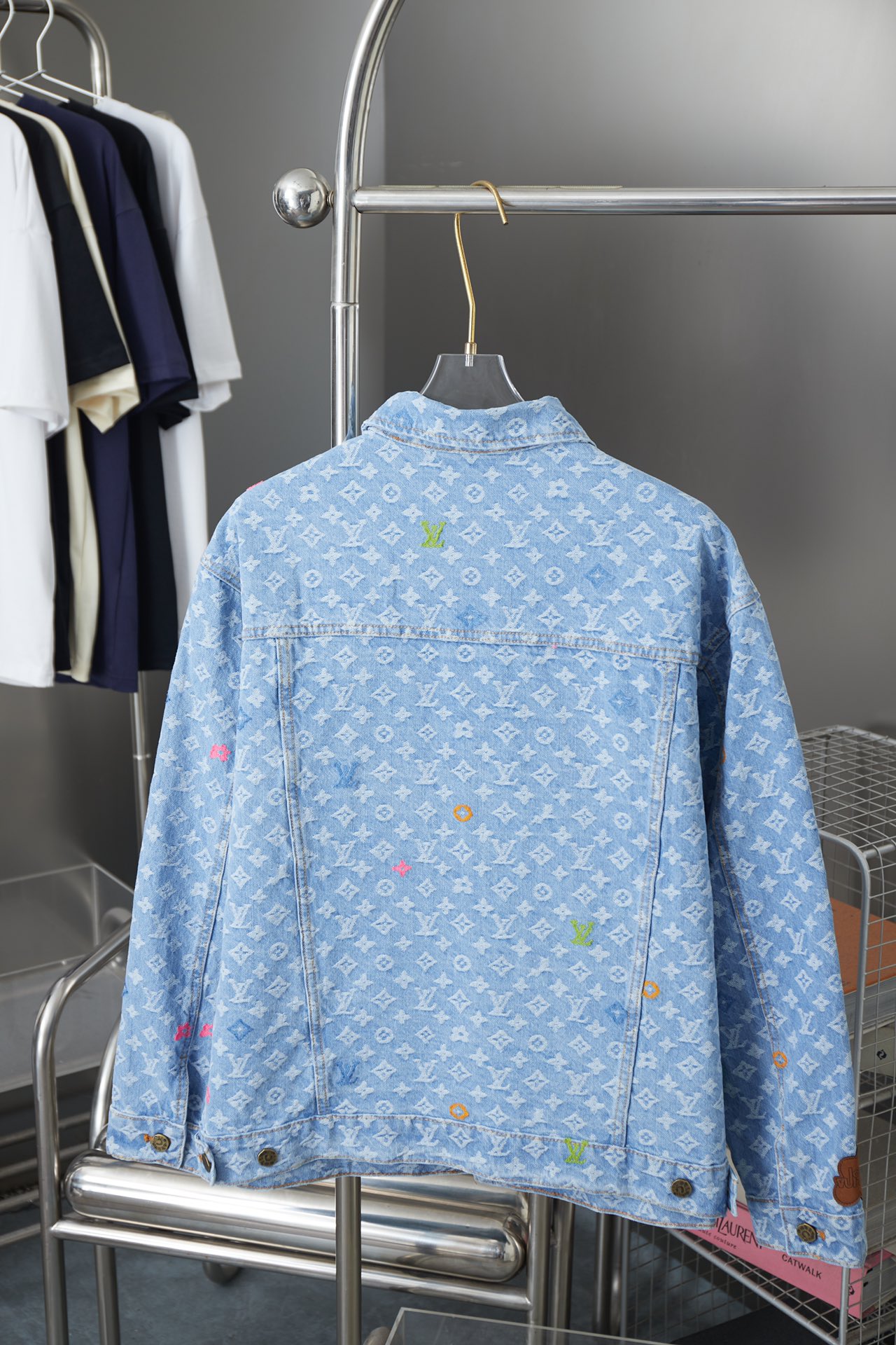 루이비통(LV) 멀티컬러 자수 모노그램 데님 자켓 의류