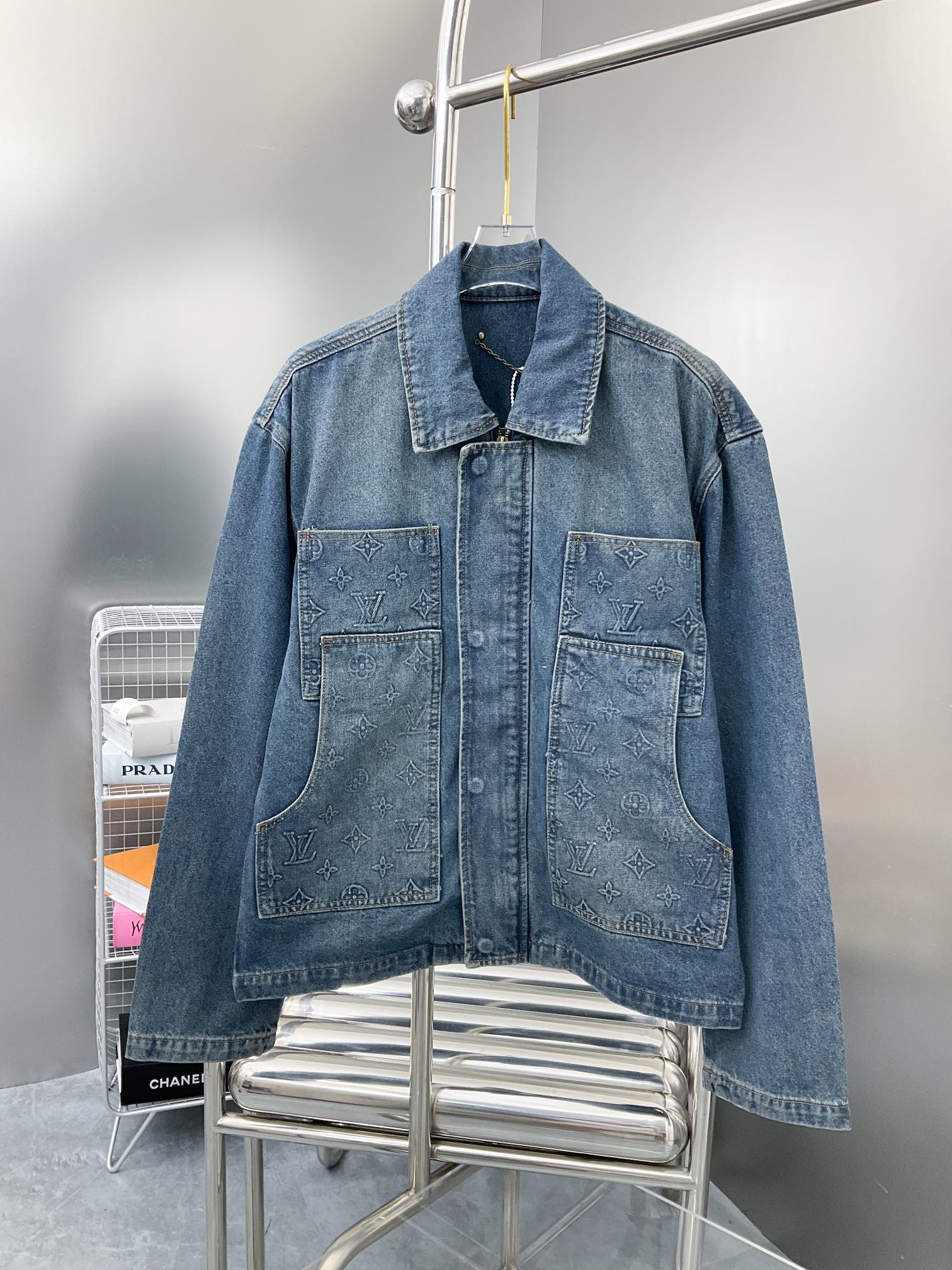 루이비통(LV) 엠보싱 모노그램 데님 자켓 의류