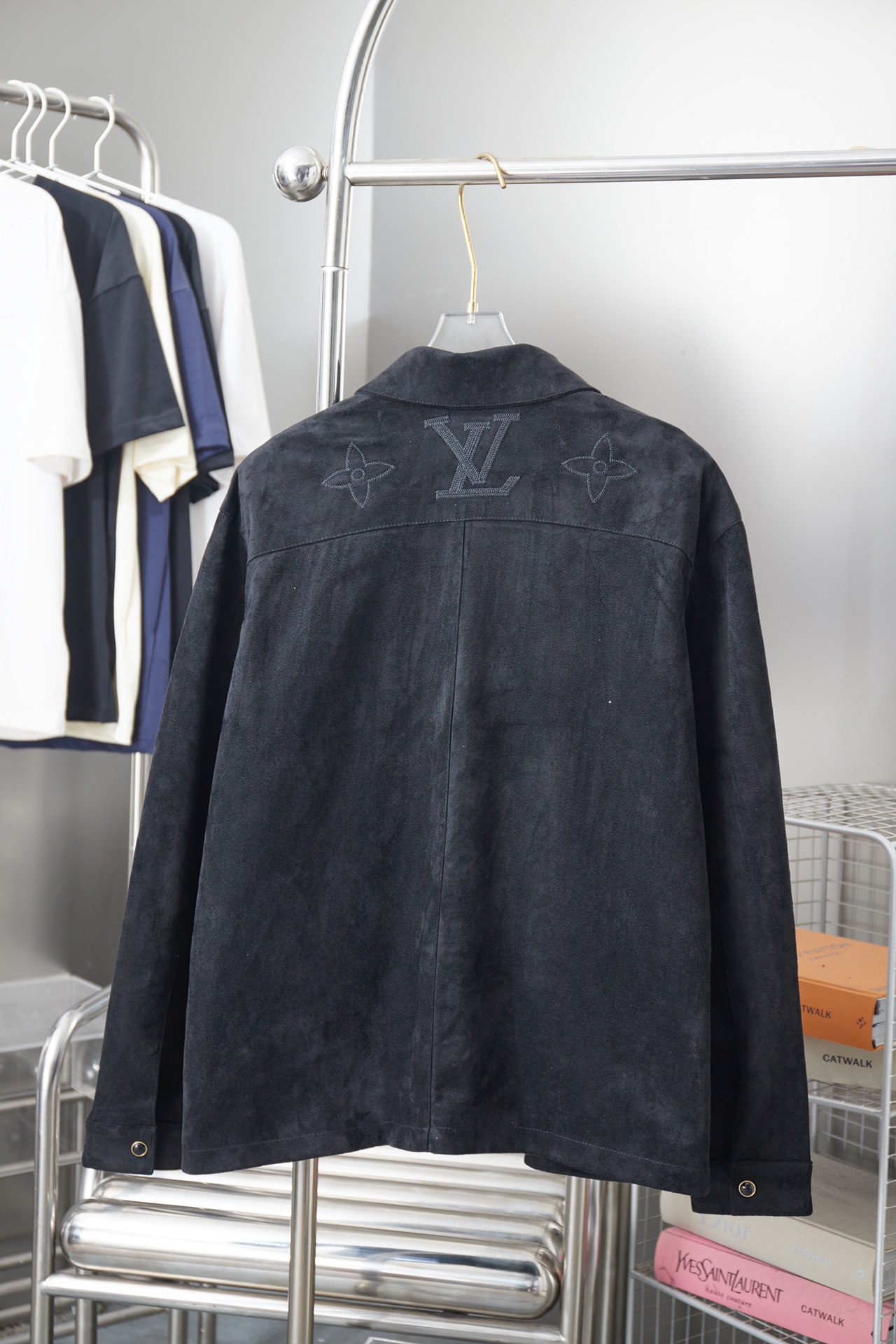 루이비통(LV) 스웨이드 카라 자켓 의류