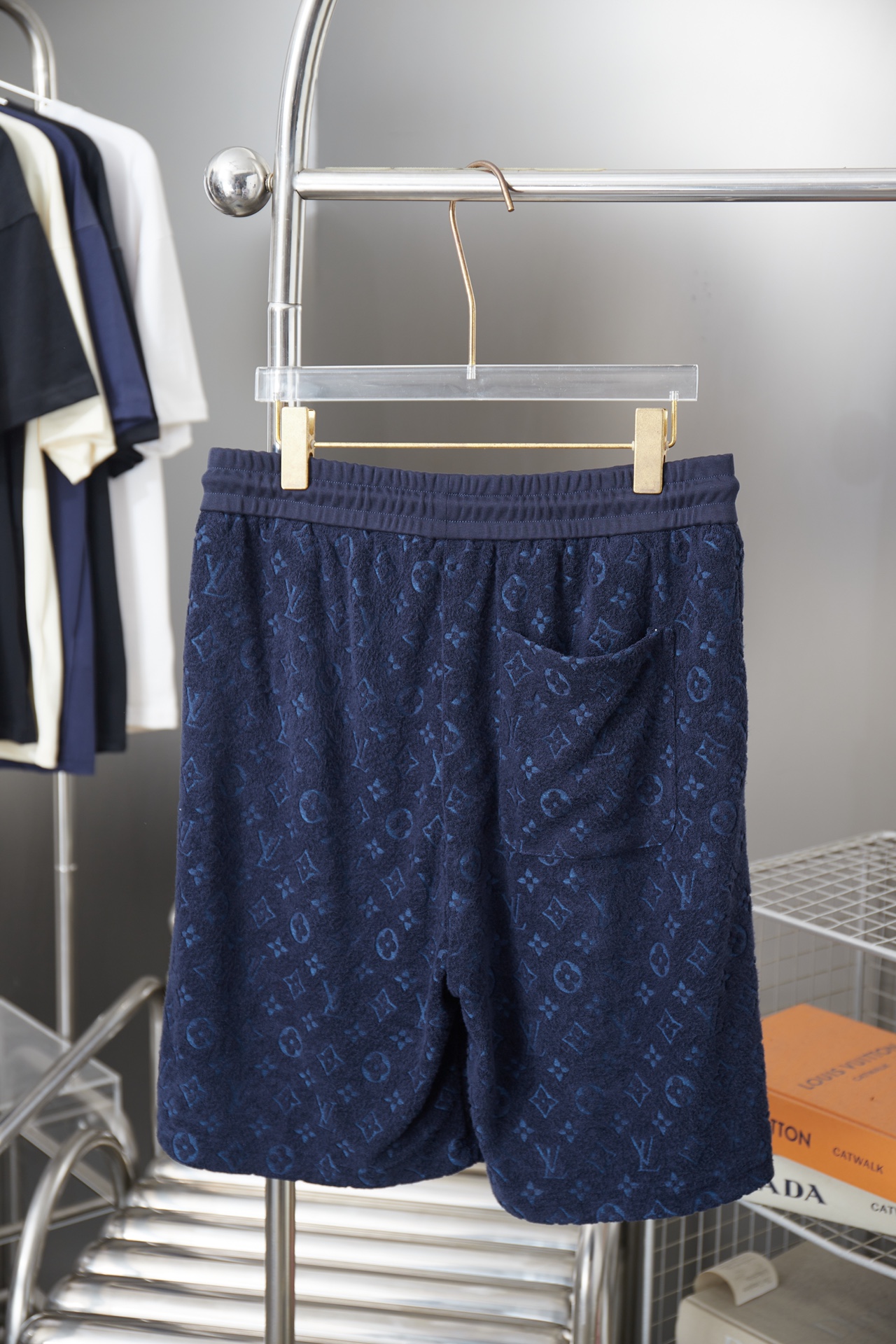 루이비통(LV) 엠보싱 테리 5부 반바지 의류