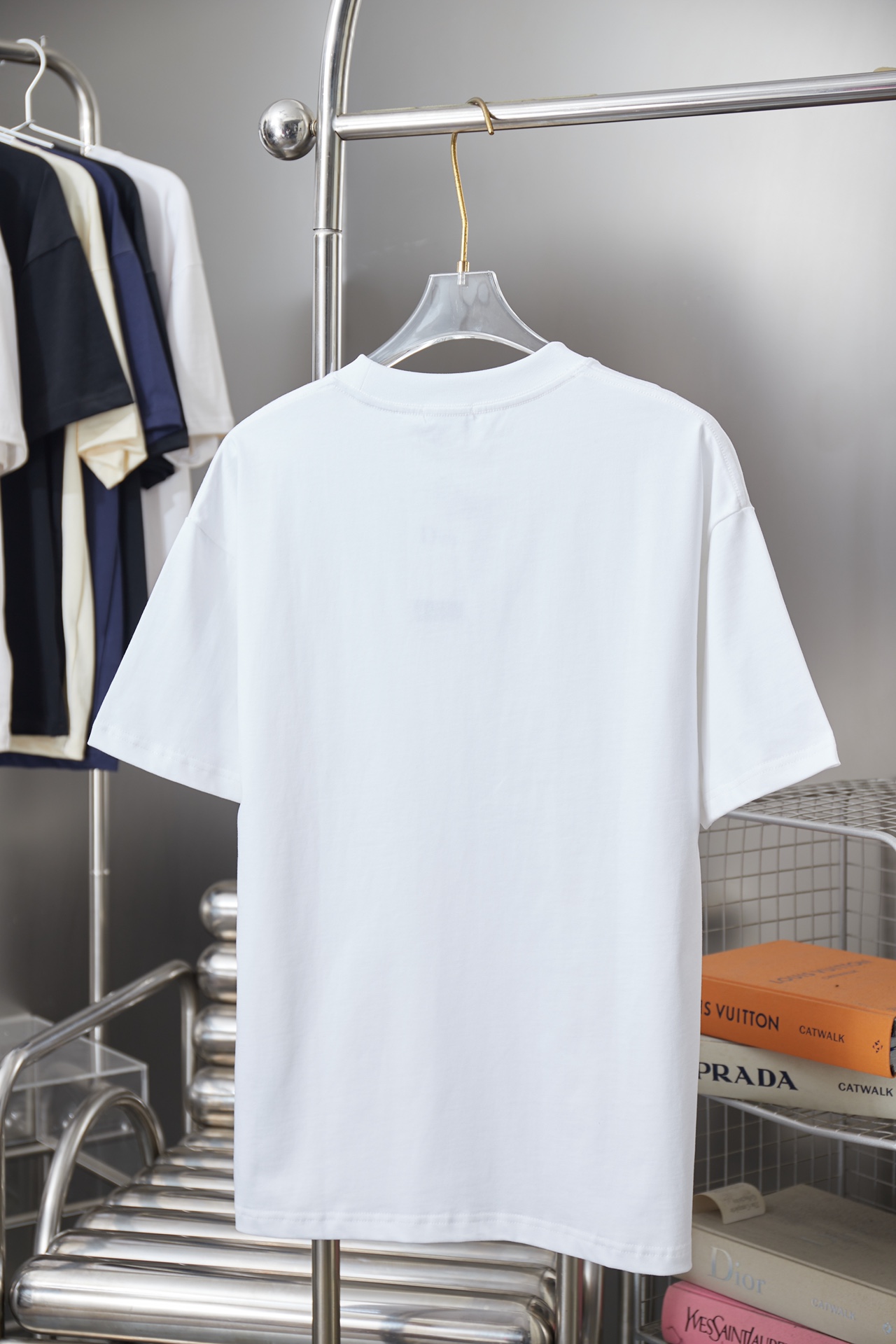 디올(DIOR) CD 자수 로고 반팔 티셔츠 의류