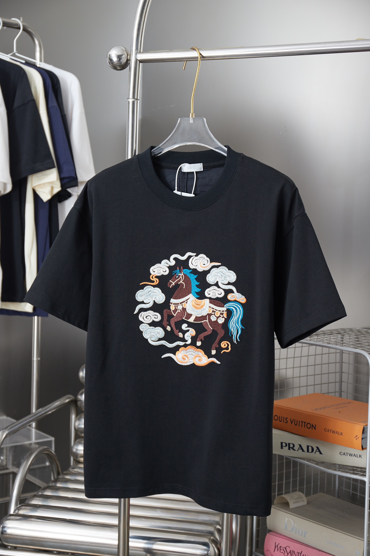 디올(DIOR) 로고 반팔 티셔츠 의류