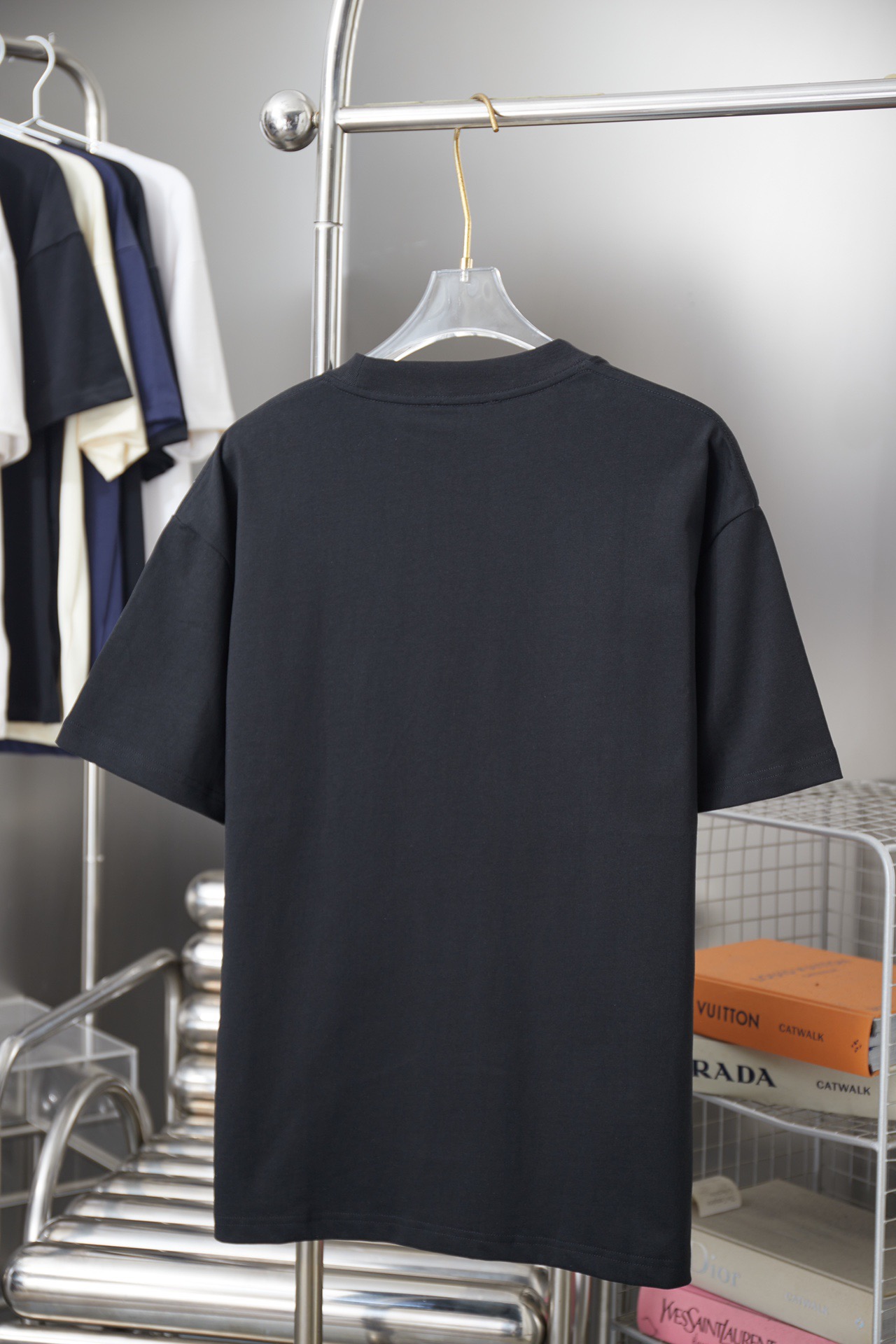 프라다(PRADA) 포켓 로고 프린트 반팔 티셔츠 의류