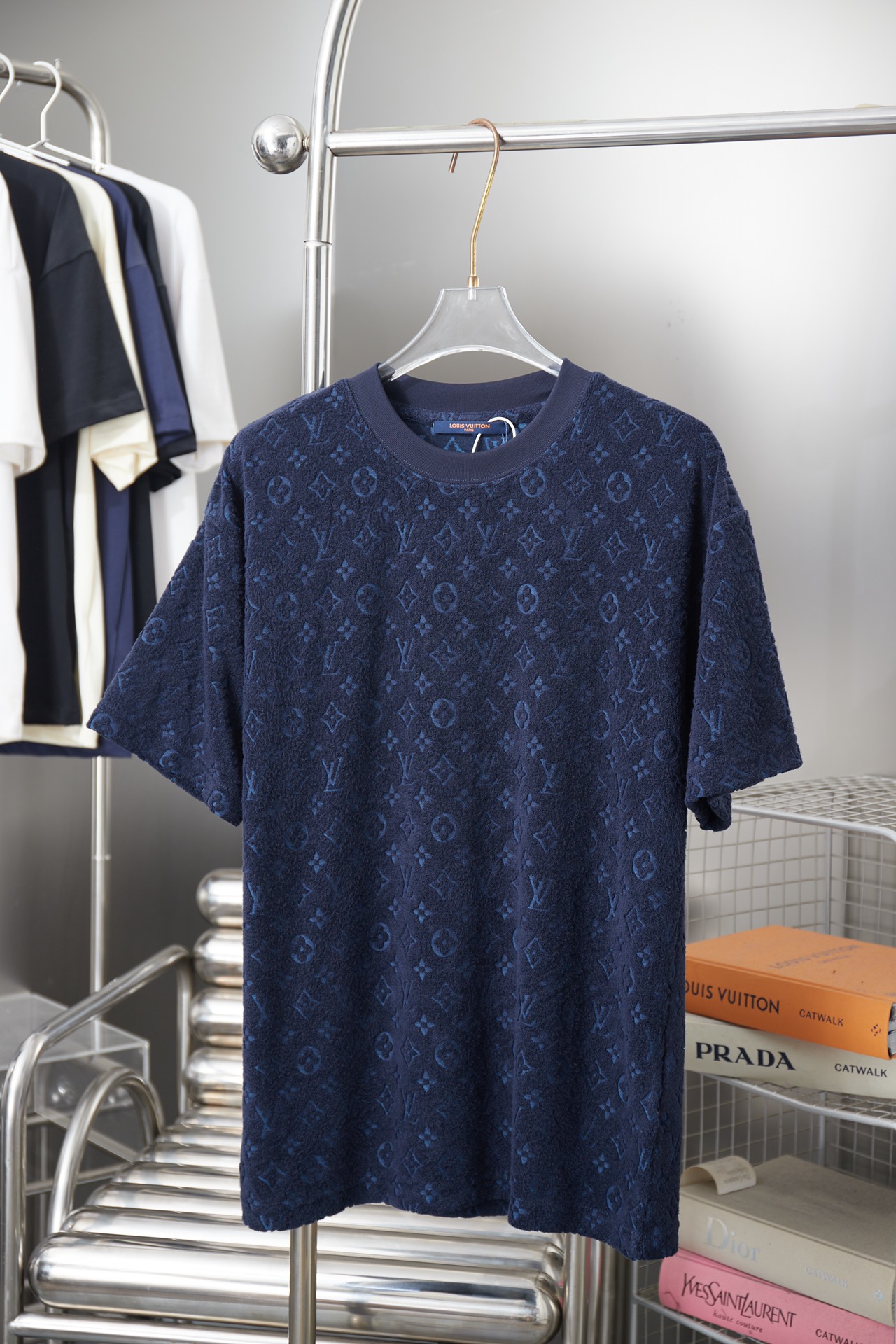 루이비통(LV) 엠보싱 테리 반팔 티셔츠 의류