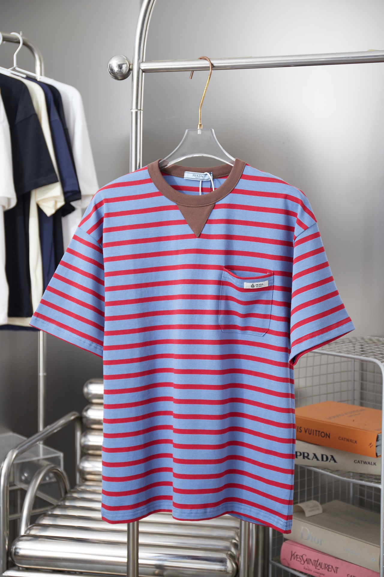 프라다(PRADA) 스트라이프 니트 반팔 티셔츠 의류